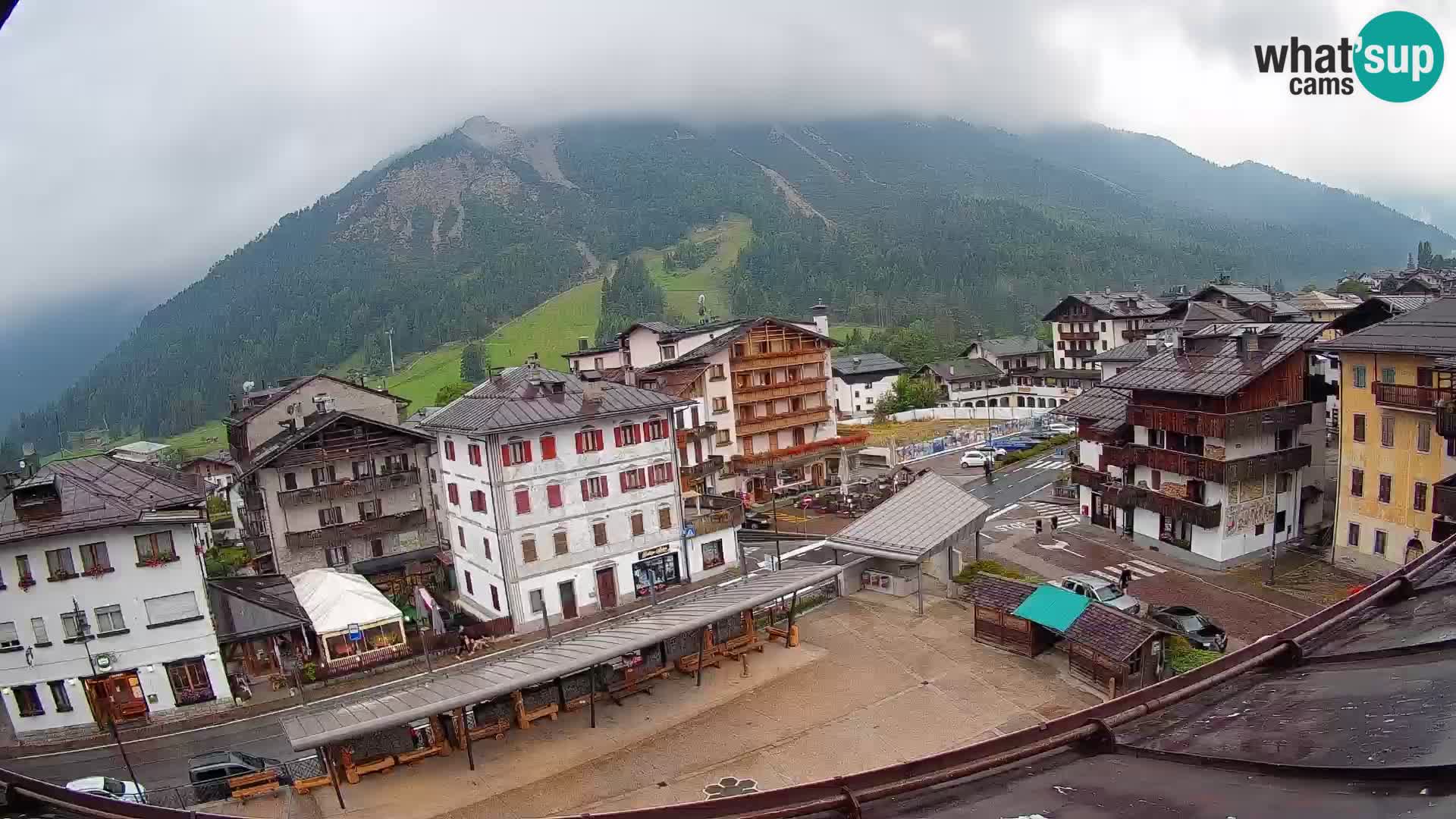 Piazza centrale di Forni di Sopra