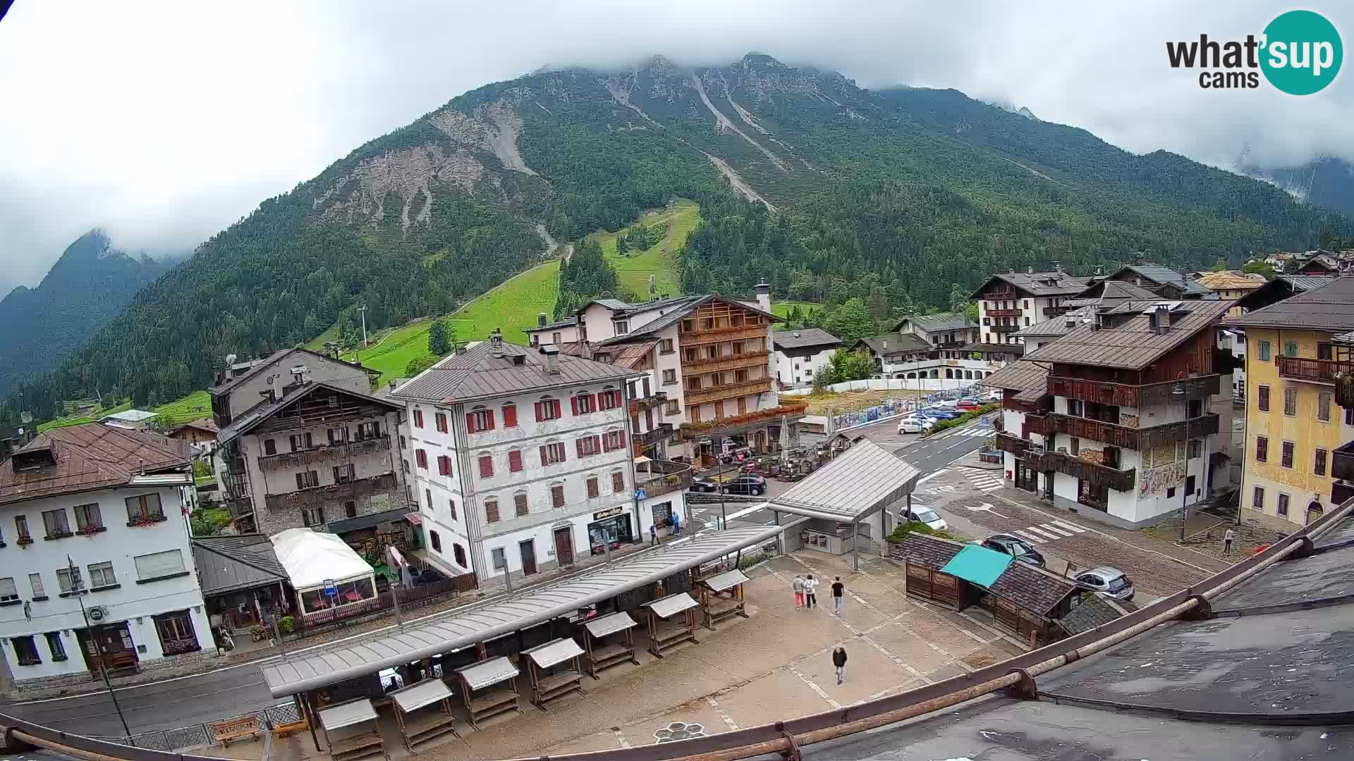 Plaza principal de Forni di Sopra