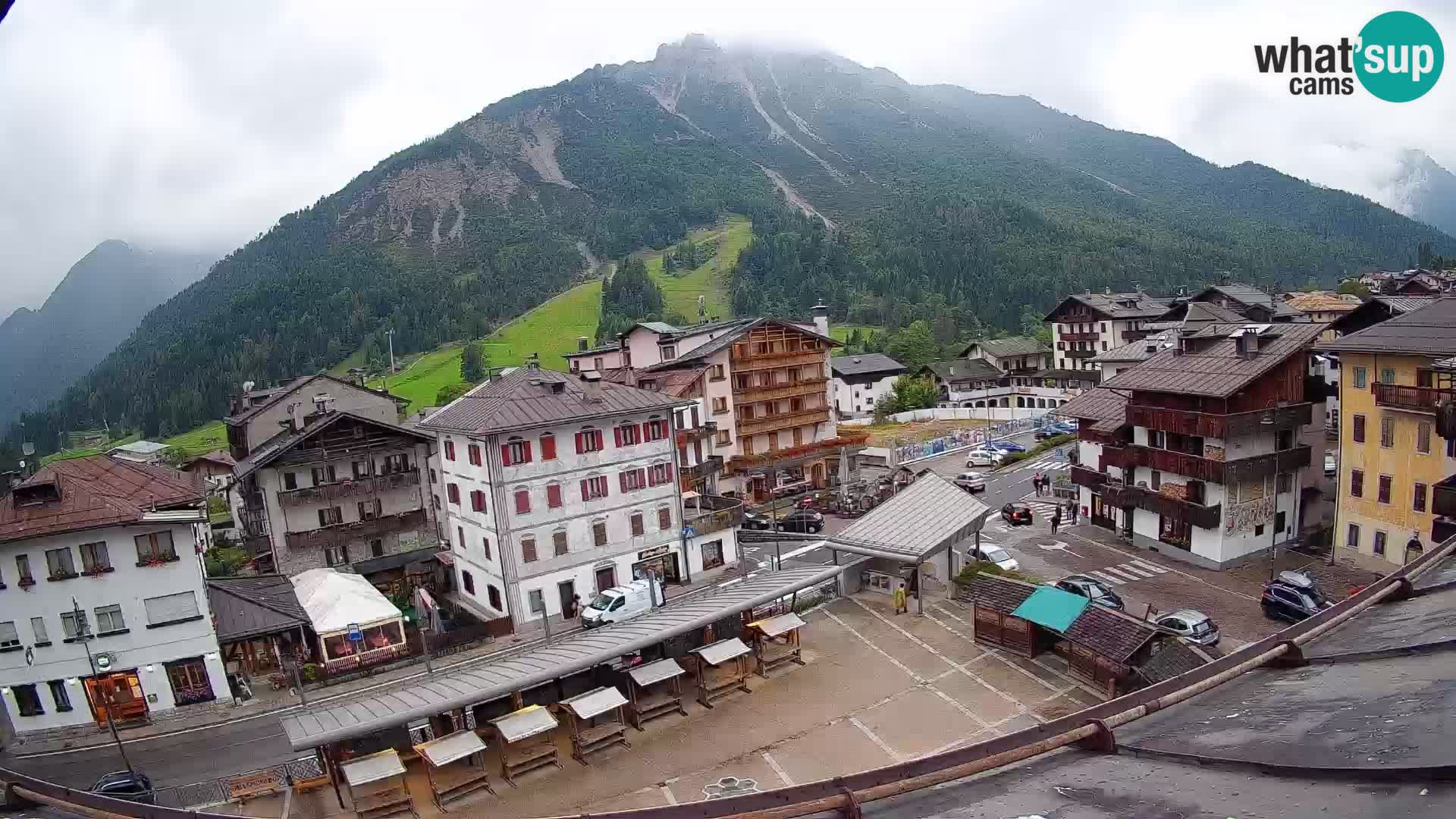 Plaza principal de Forni di Sopra