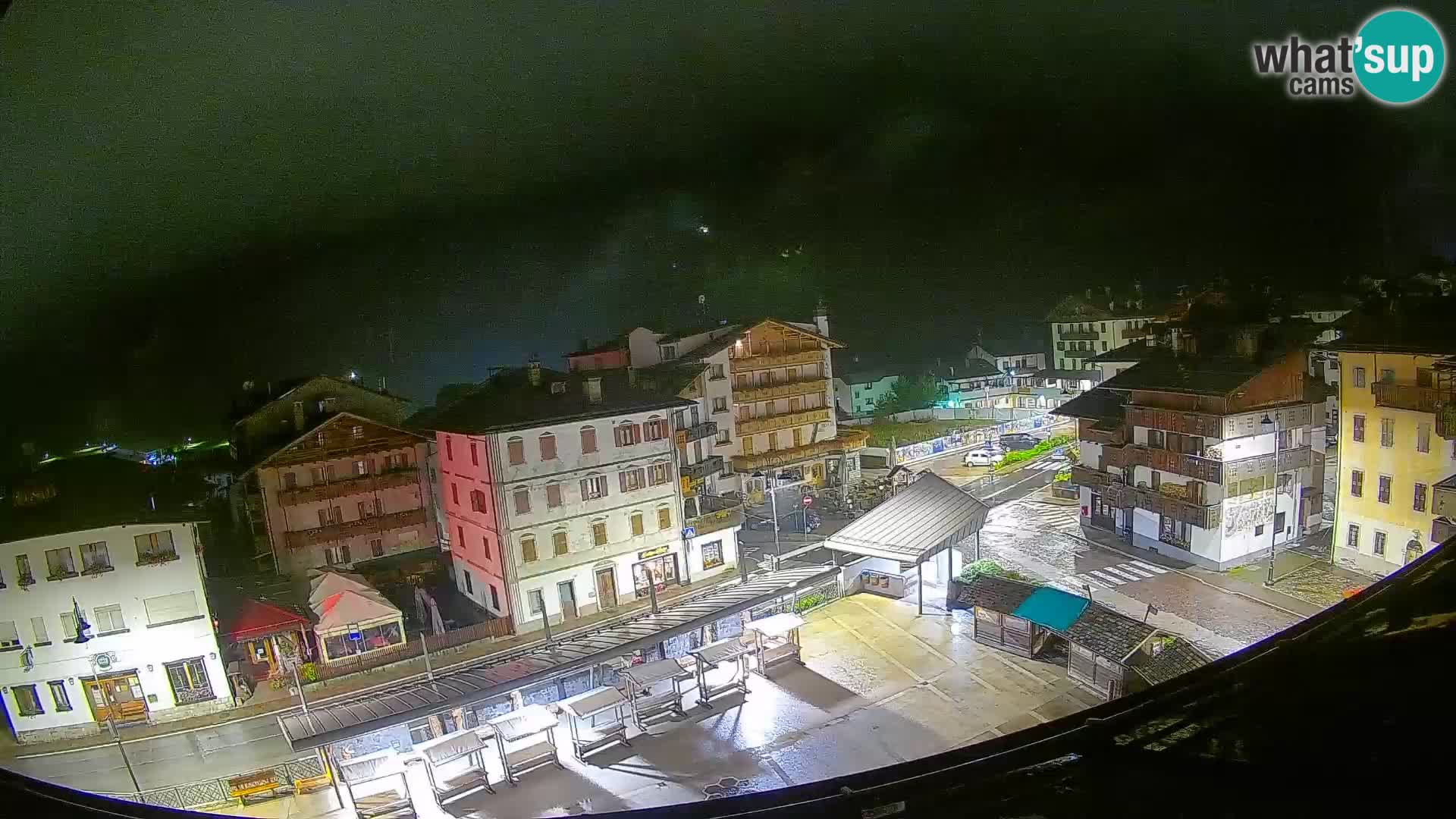 Plaza principal de Forni di Sopra
