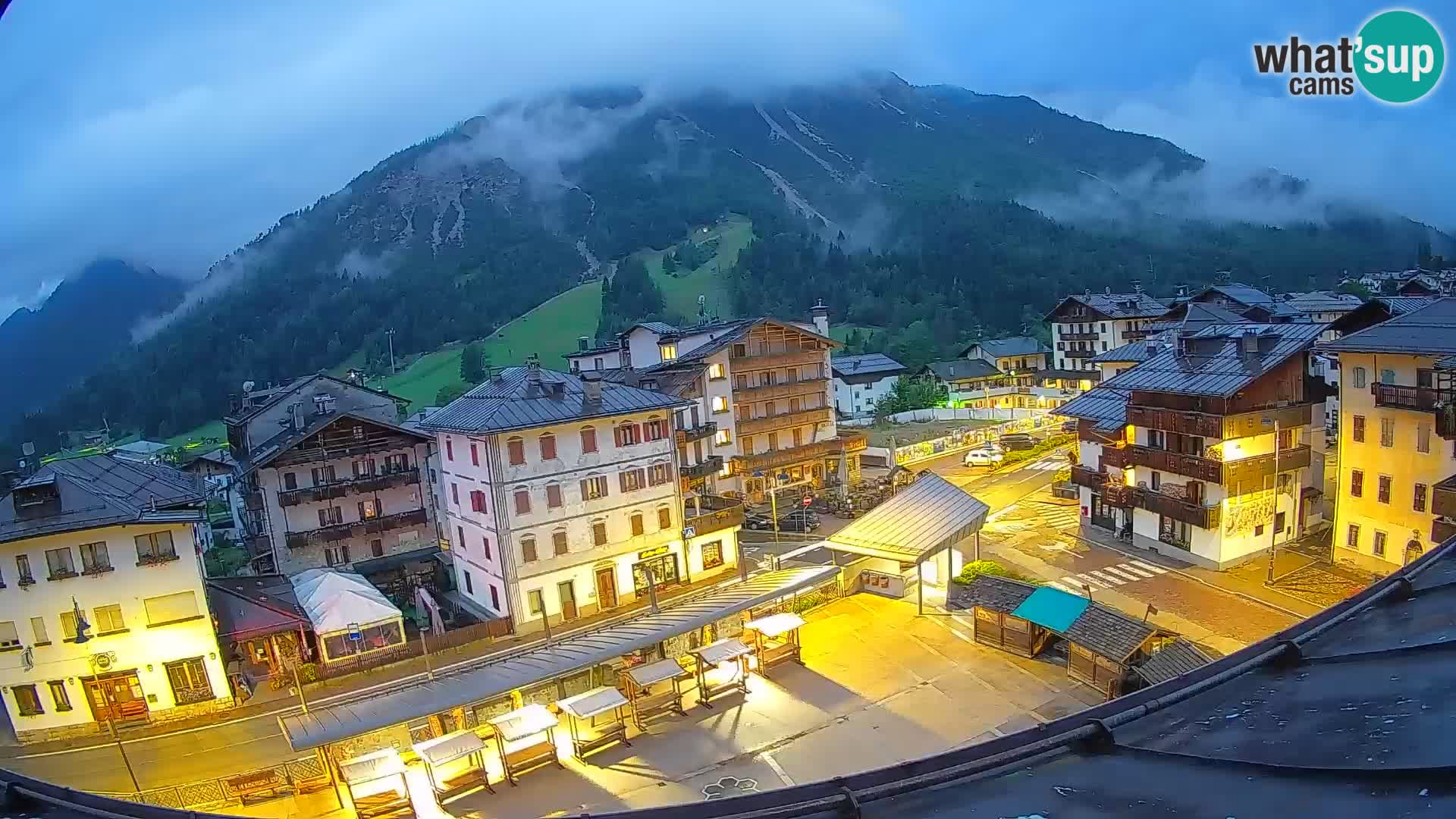 Piazza centrale di Forni di Sopra