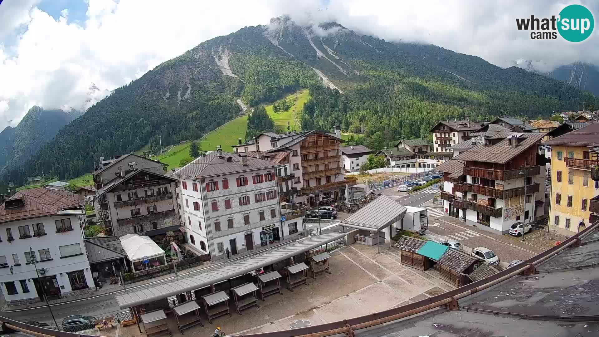 Plaza principal de Forni di Sopra