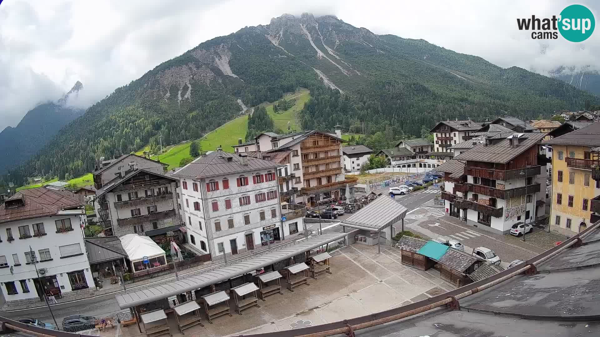 Piazza centrale di Forni di Sopra
