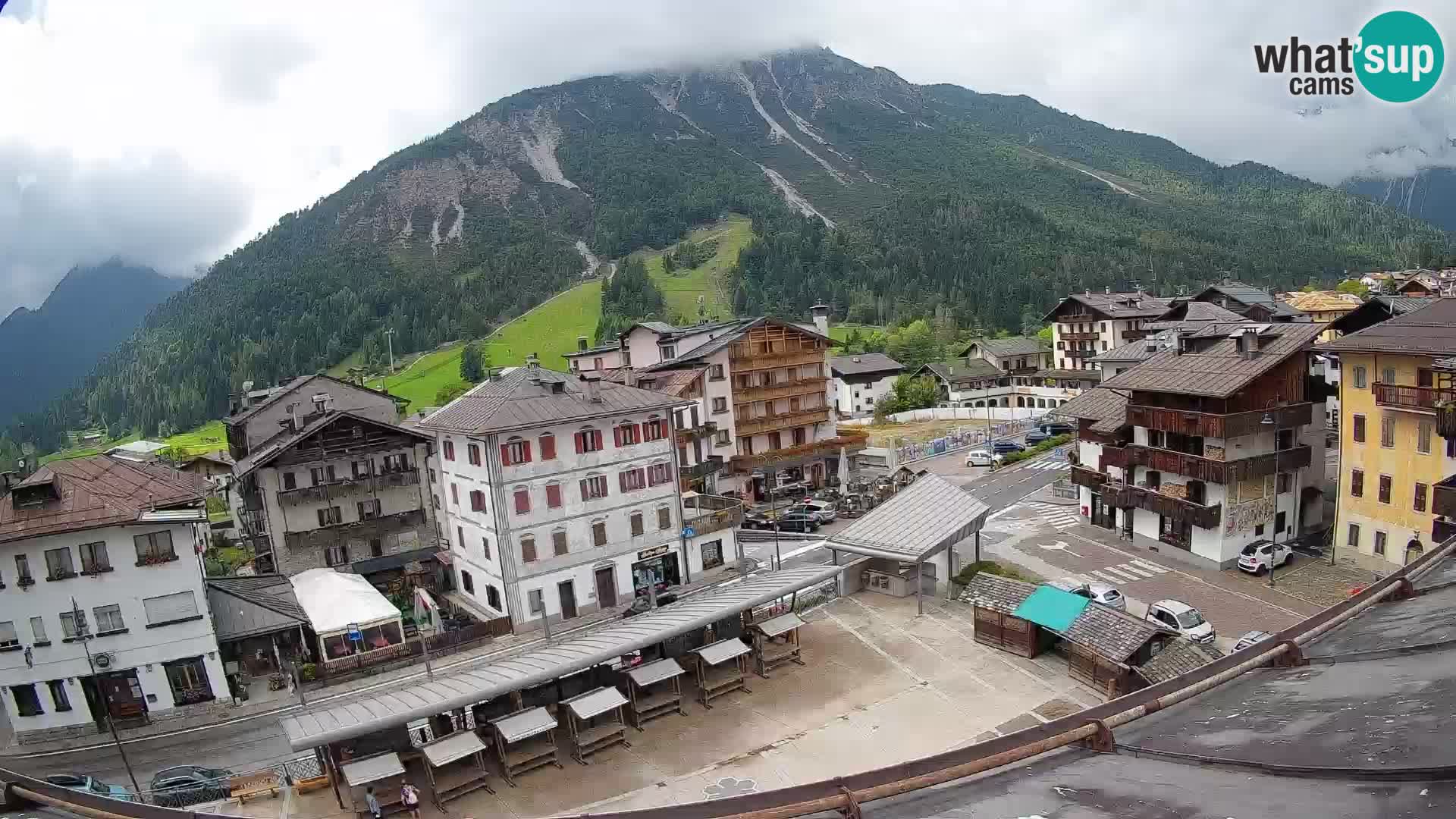Plaza principal de Forni di Sopra