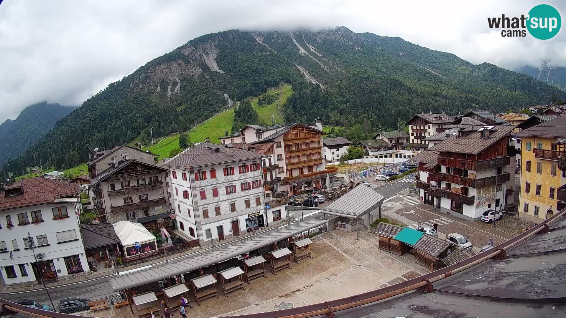 Plaza principal de Forni di Sopra