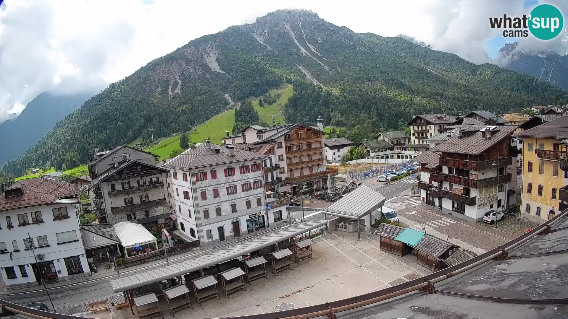 Plaza principal de Forni di Sopra