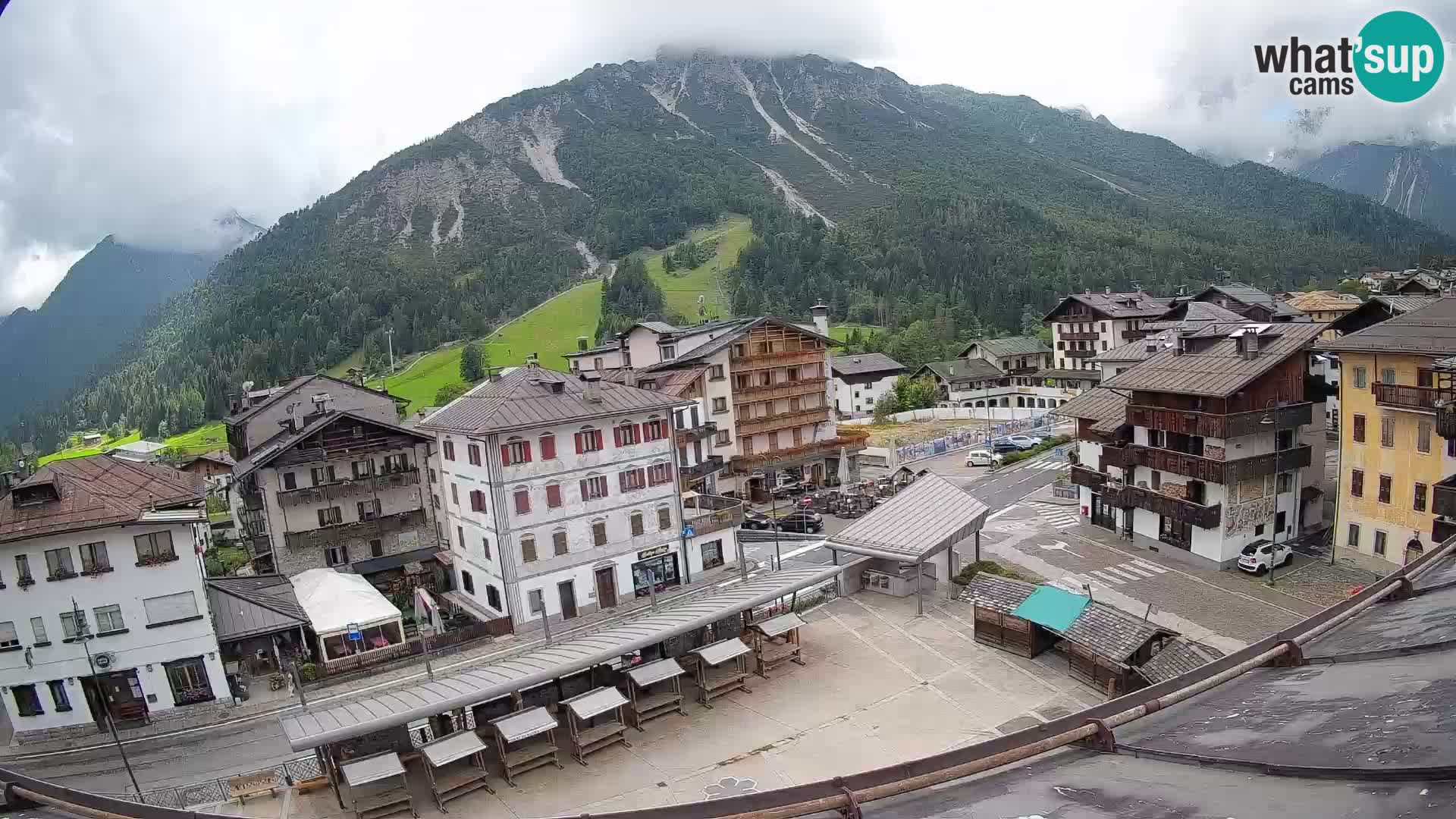 Piazza centrale di Forni di Sopra