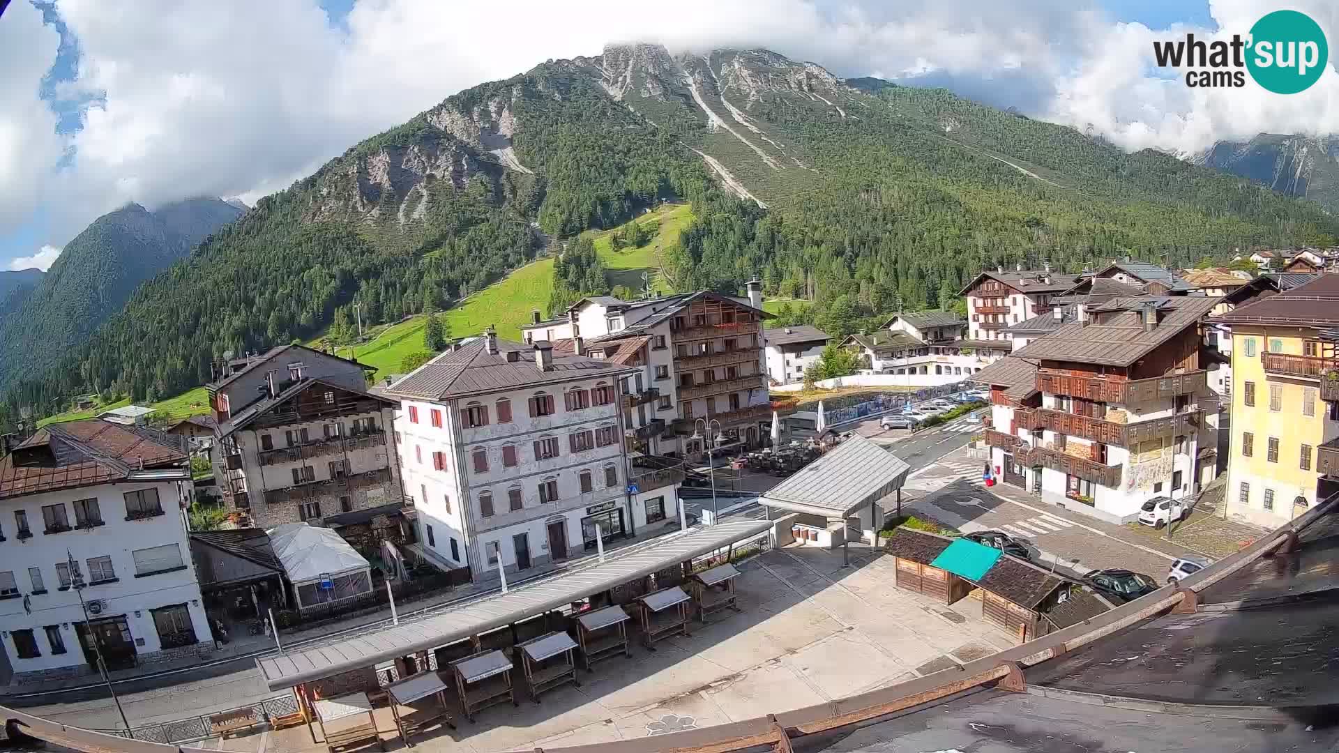 Piazza centrale di Forni di Sopra