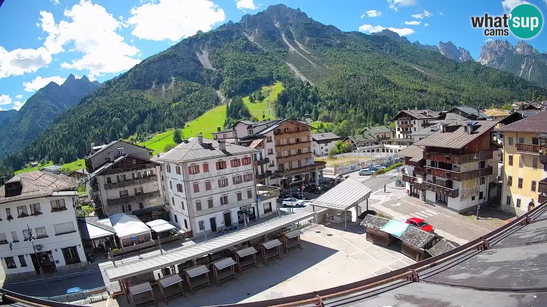 Plaza principal de Forni di Sopra
