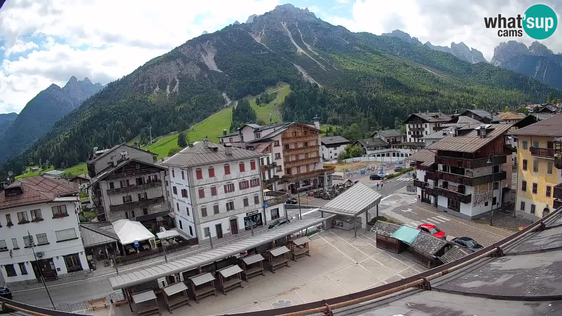 Piazza centrale di Forni di Sopra