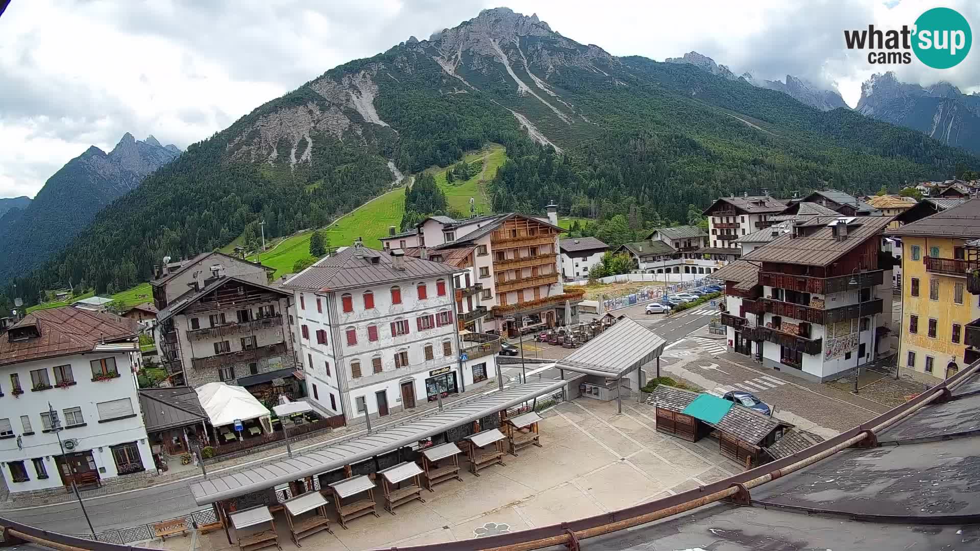 Piazza centrale di Forni di Sopra