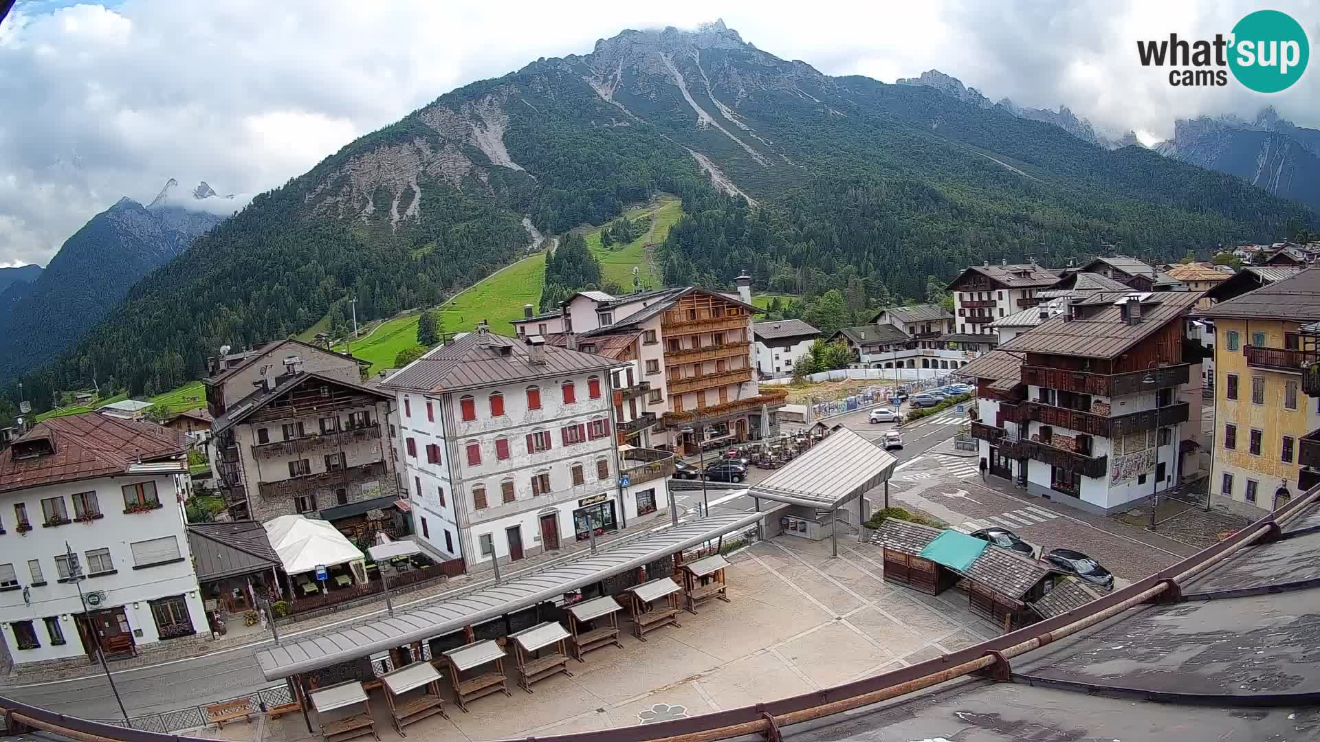 Piazza centrale di Forni di Sopra
