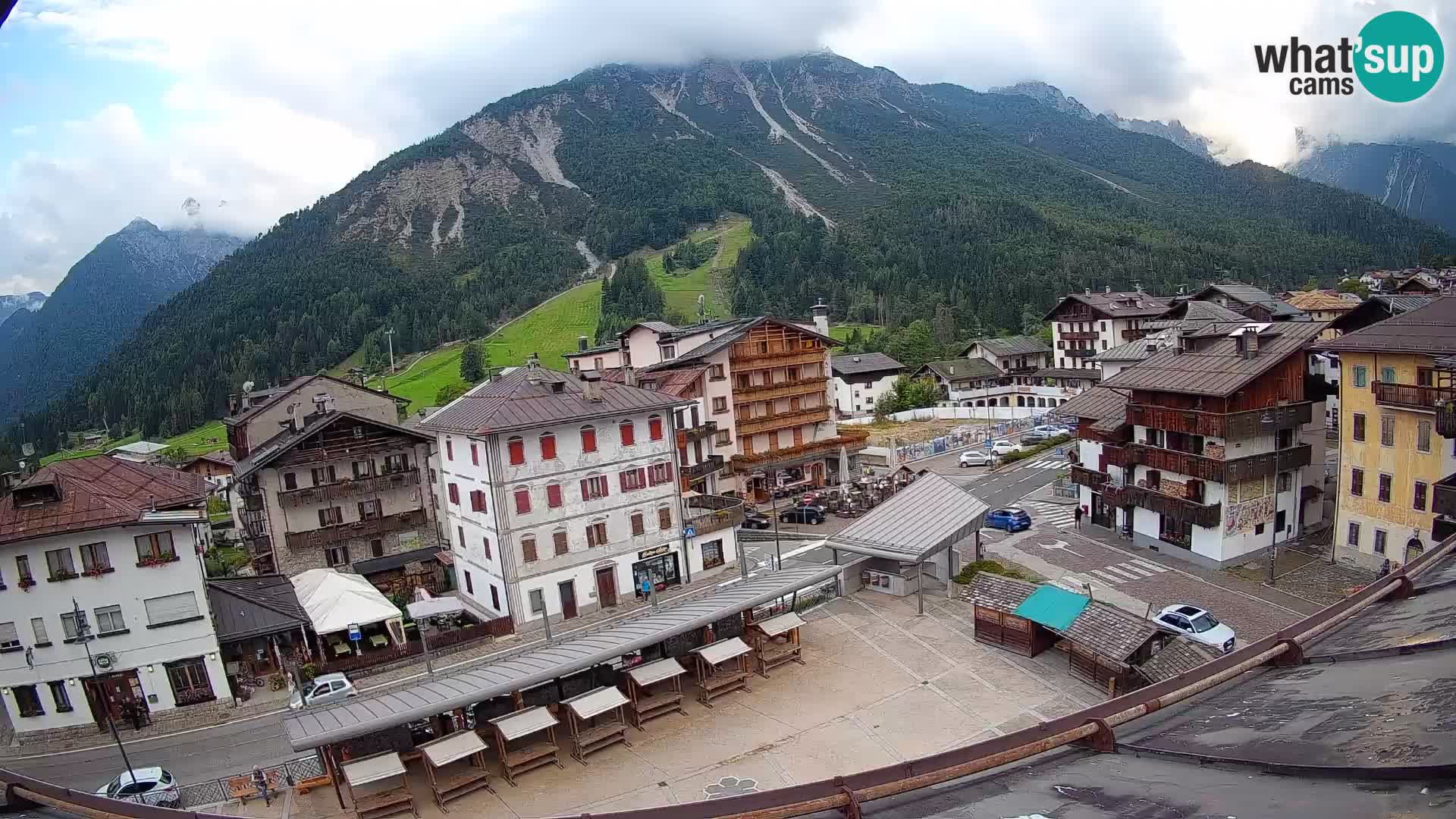 Plaza principal de Forni di Sopra