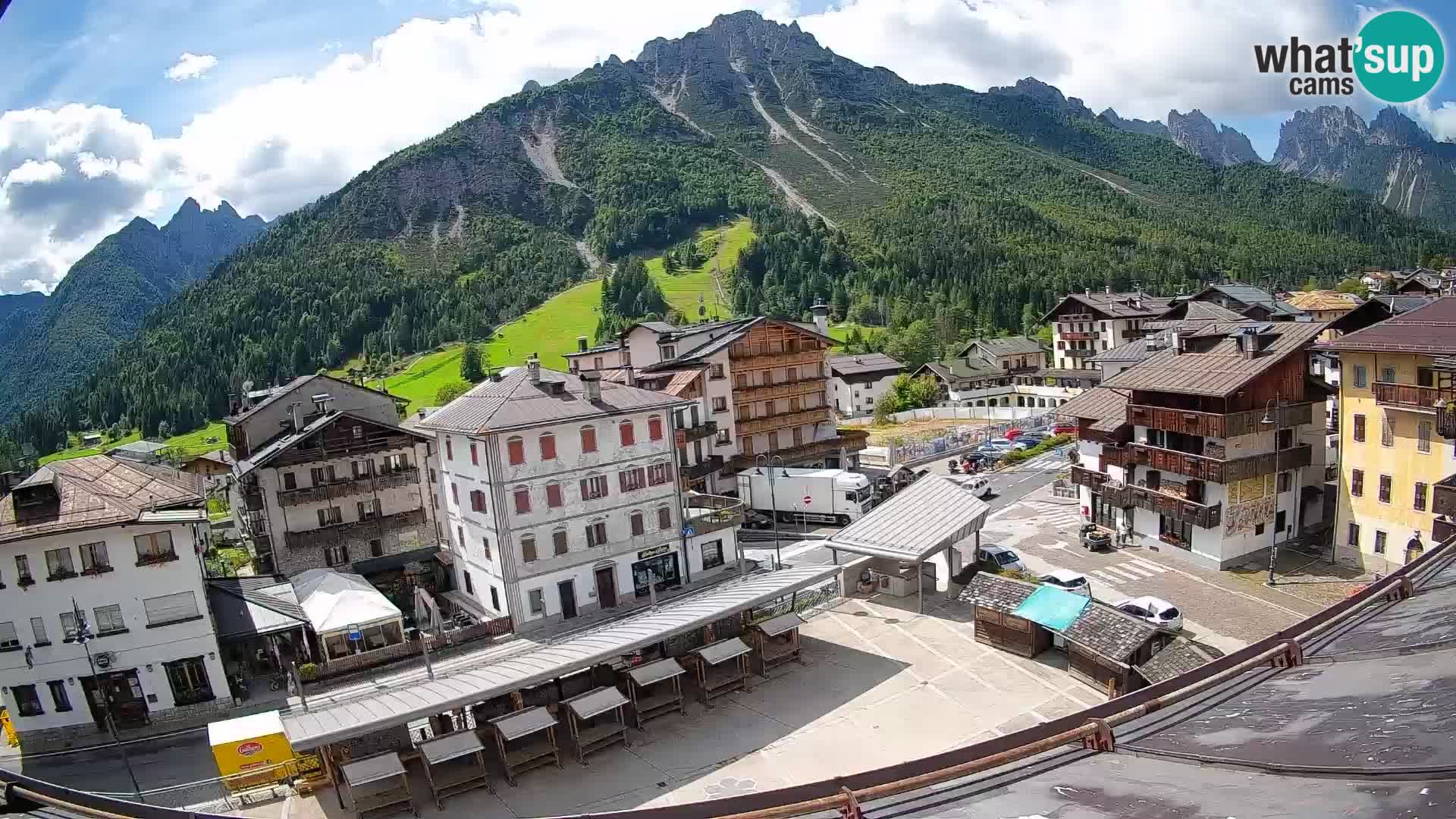 Piazza centrale di Forni di Sopra