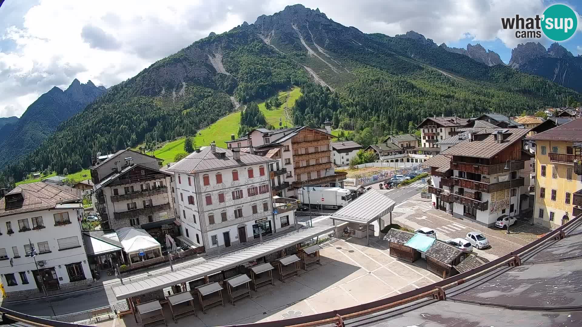 Plaza principal de Forni di Sopra
