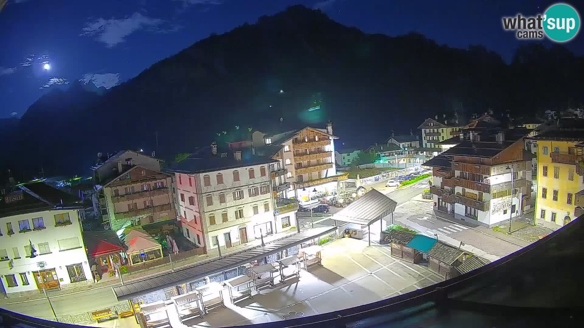 Piazza centrale di Forni di Sopra