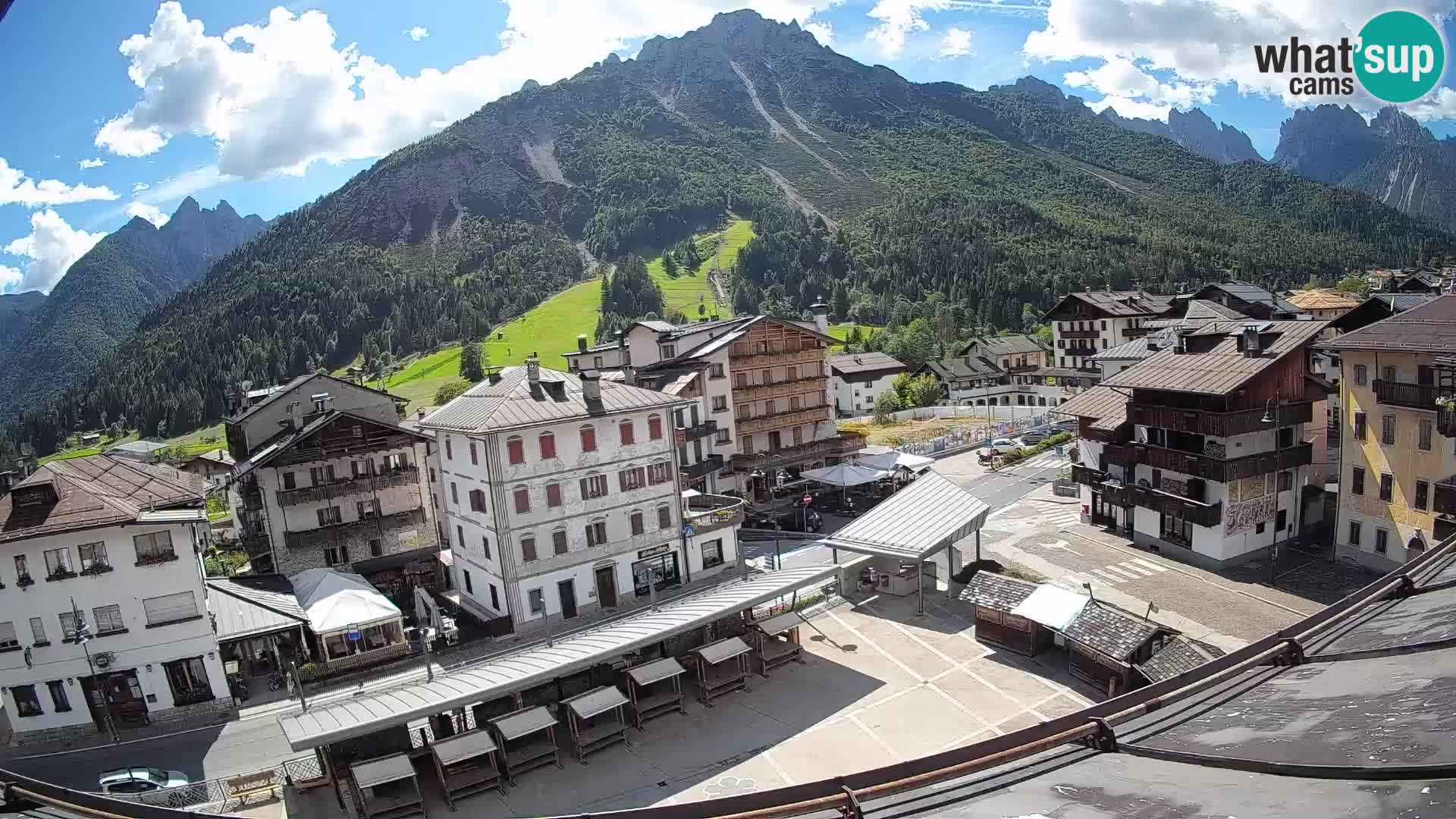 Piazza centrale di Forni di Sopra