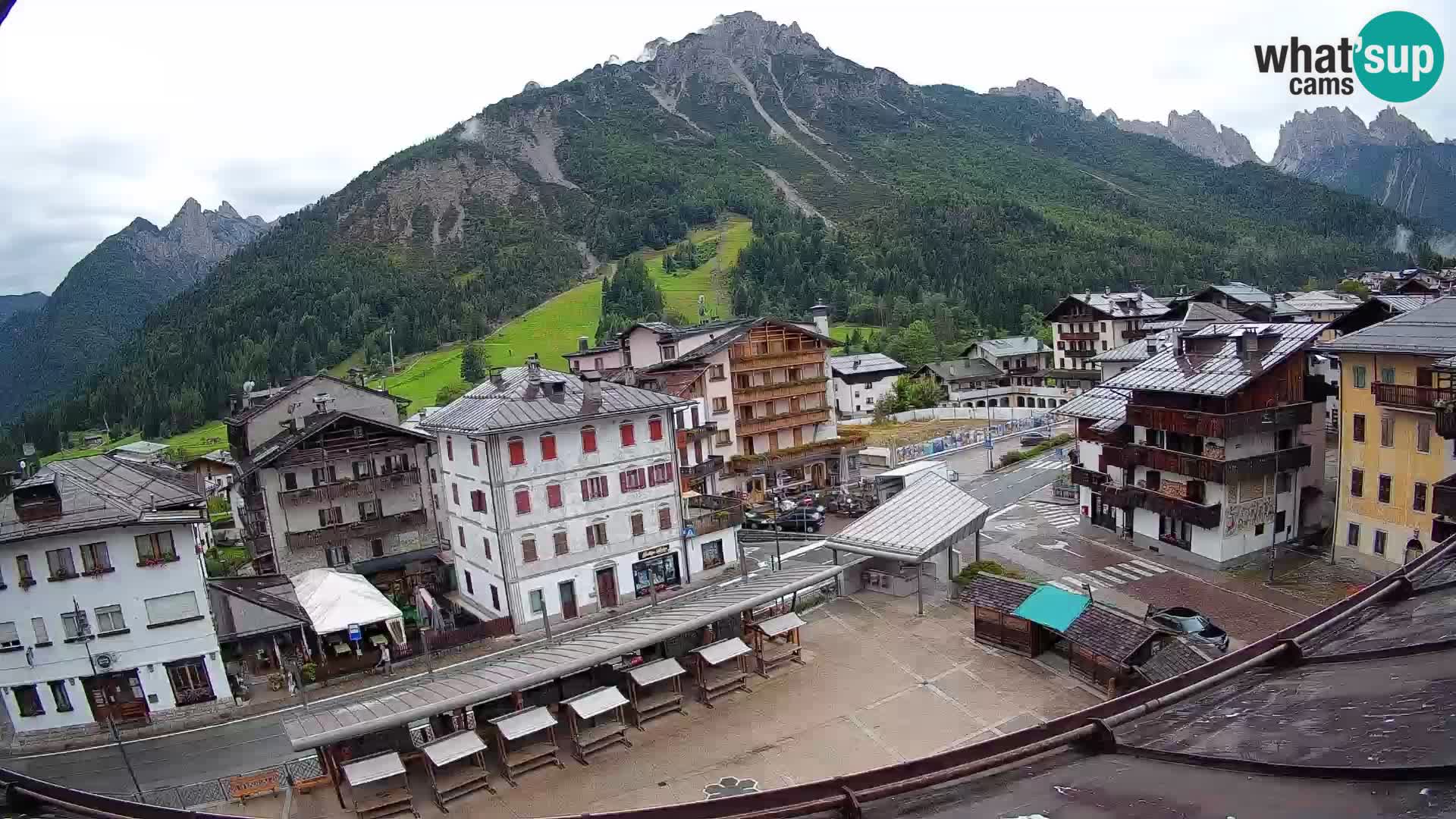 Piazza centrale di Forni di Sopra