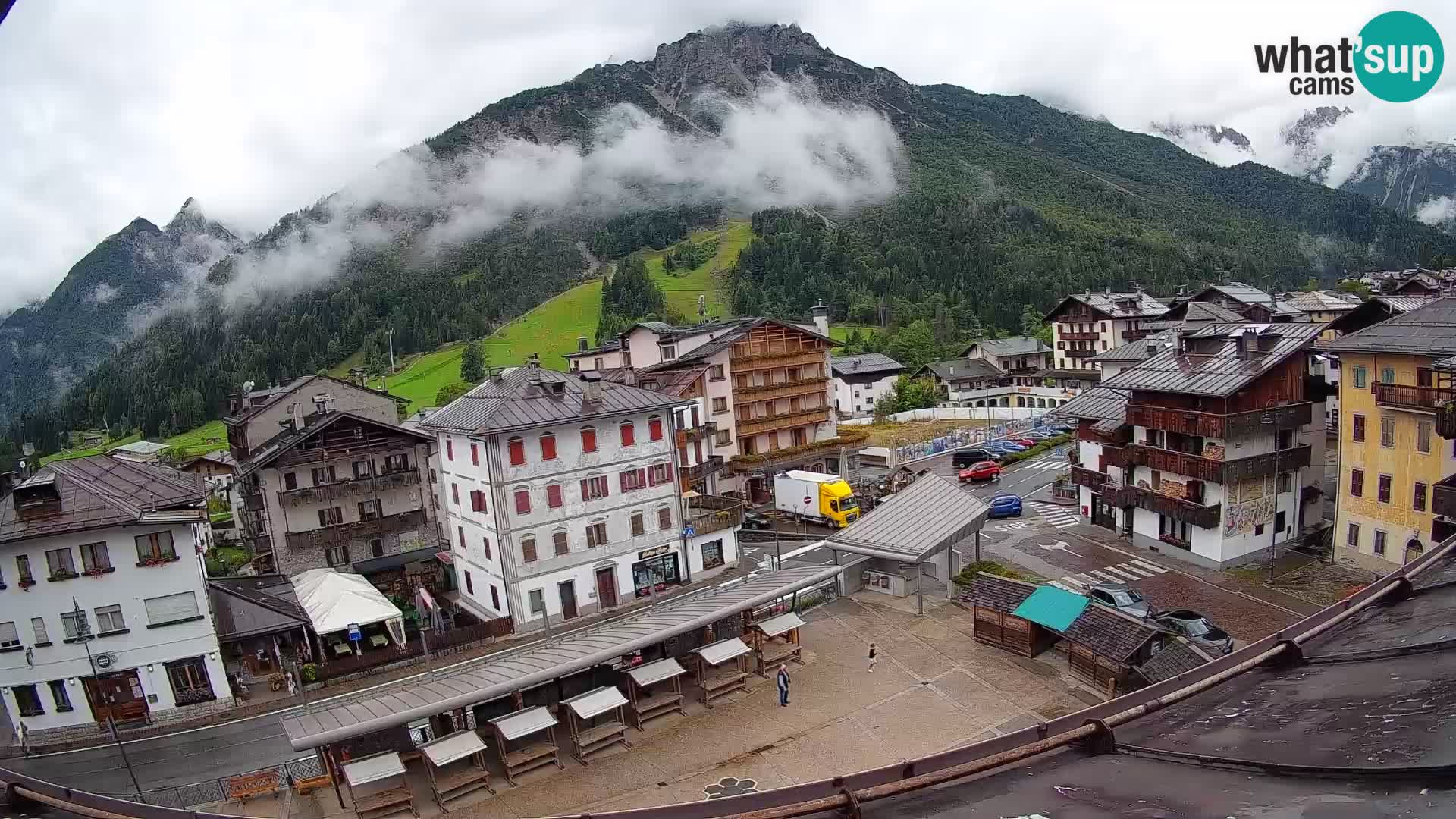 Plaza principal de Forni di Sopra
