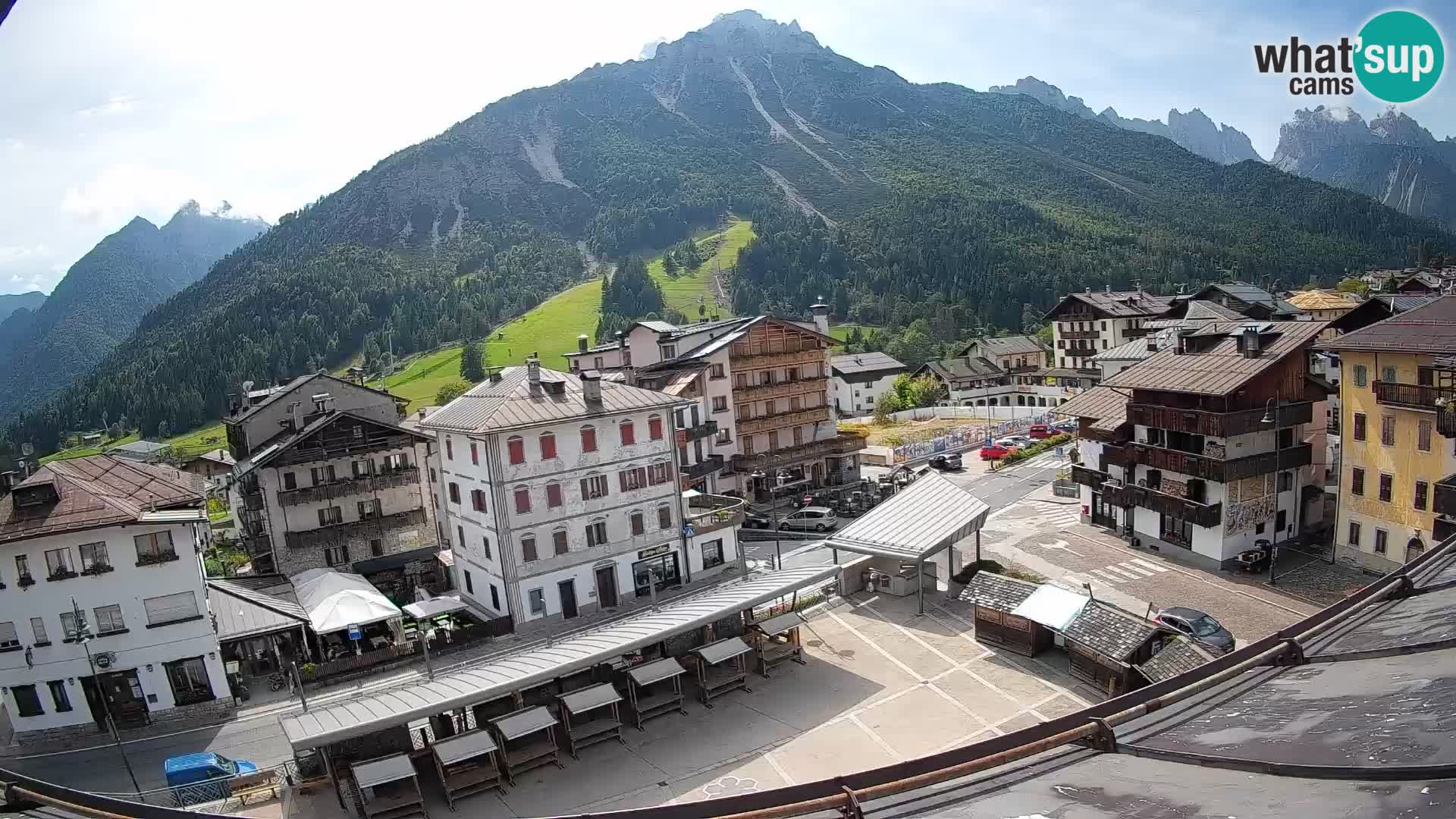 Plaza principal de Forni di Sopra