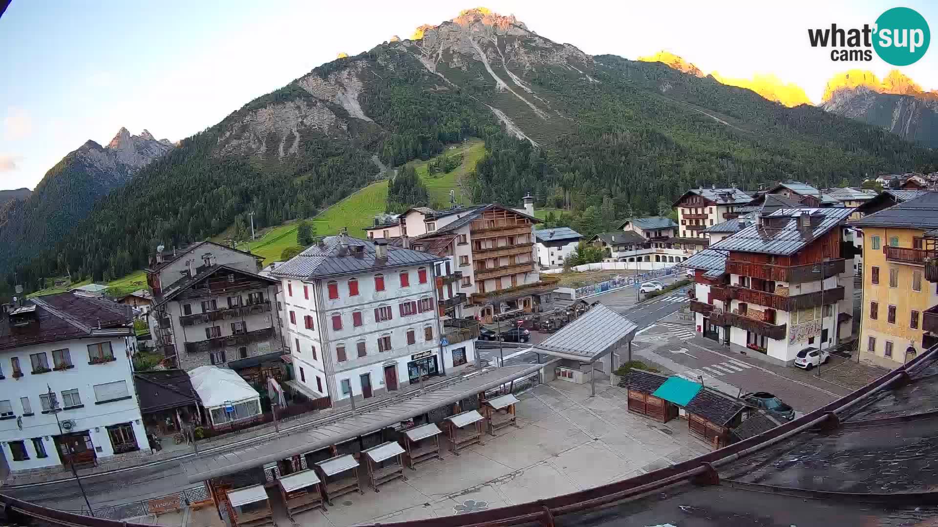Plaza principal de Forni di Sopra