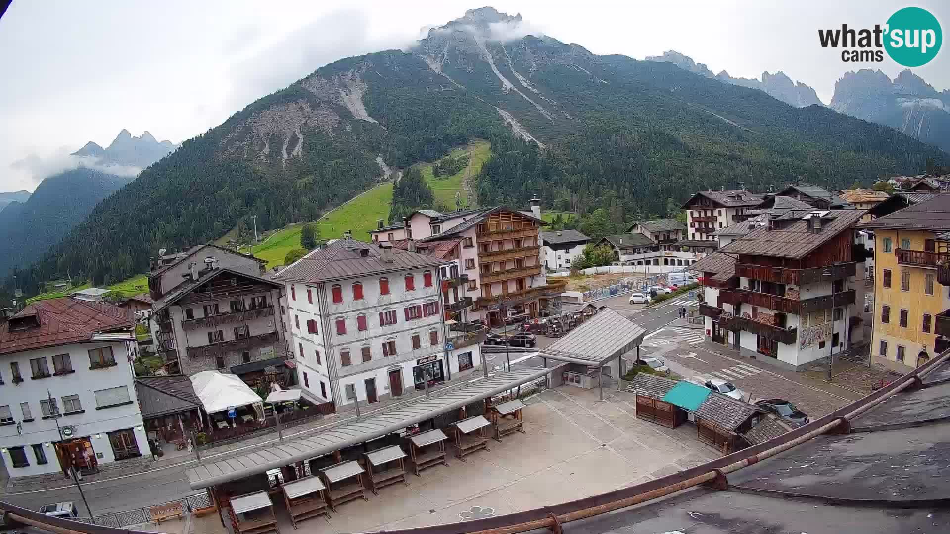 Piazza centrale di Forni di Sopra