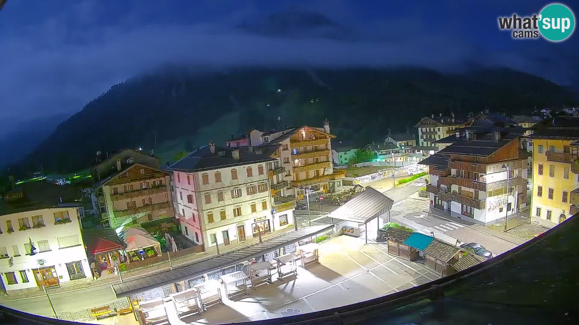 Plaza principal de Forni di Sopra