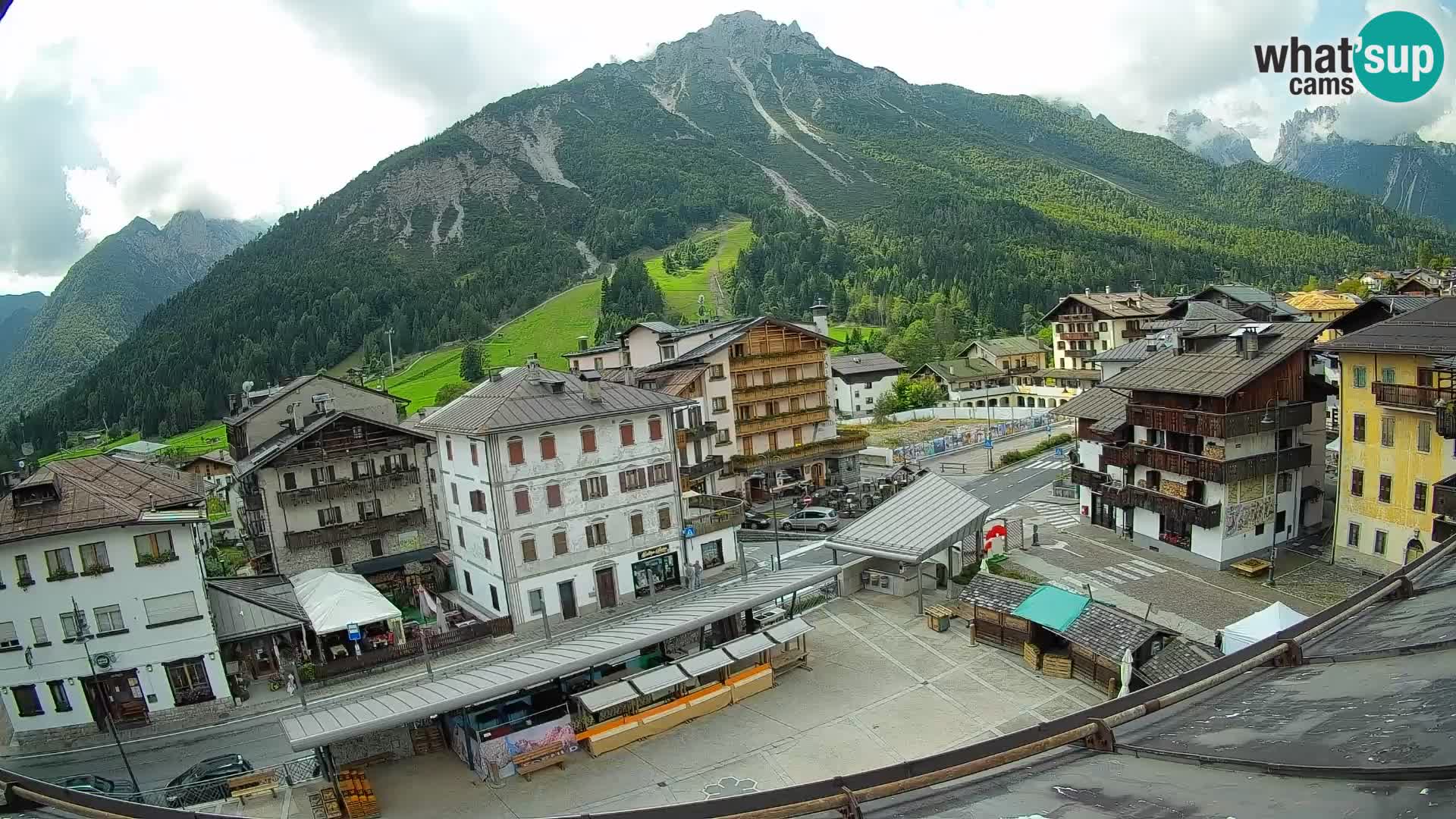 Piazza centrale di Forni di Sopra