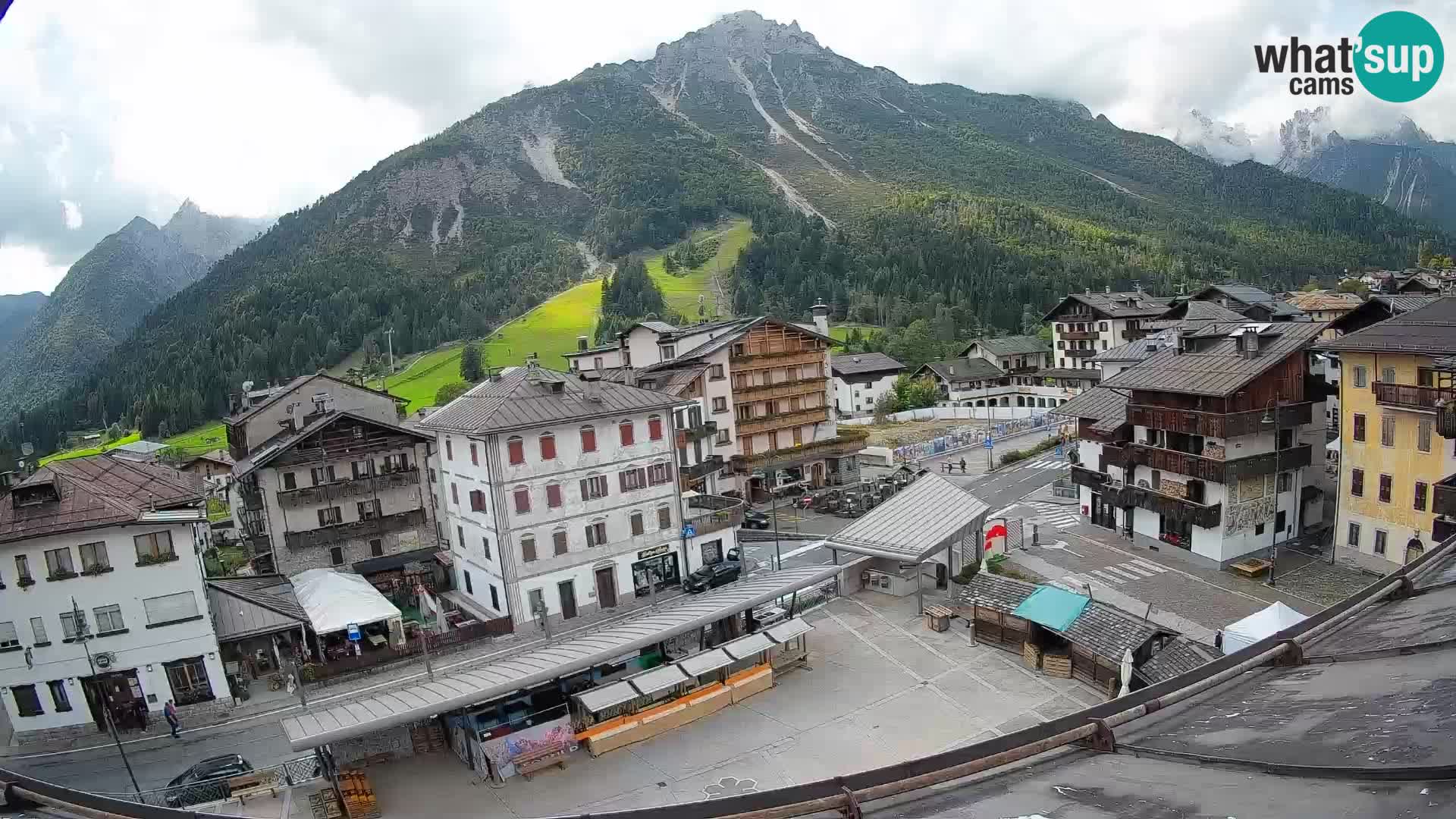 Piazza centrale di Forni di Sopra