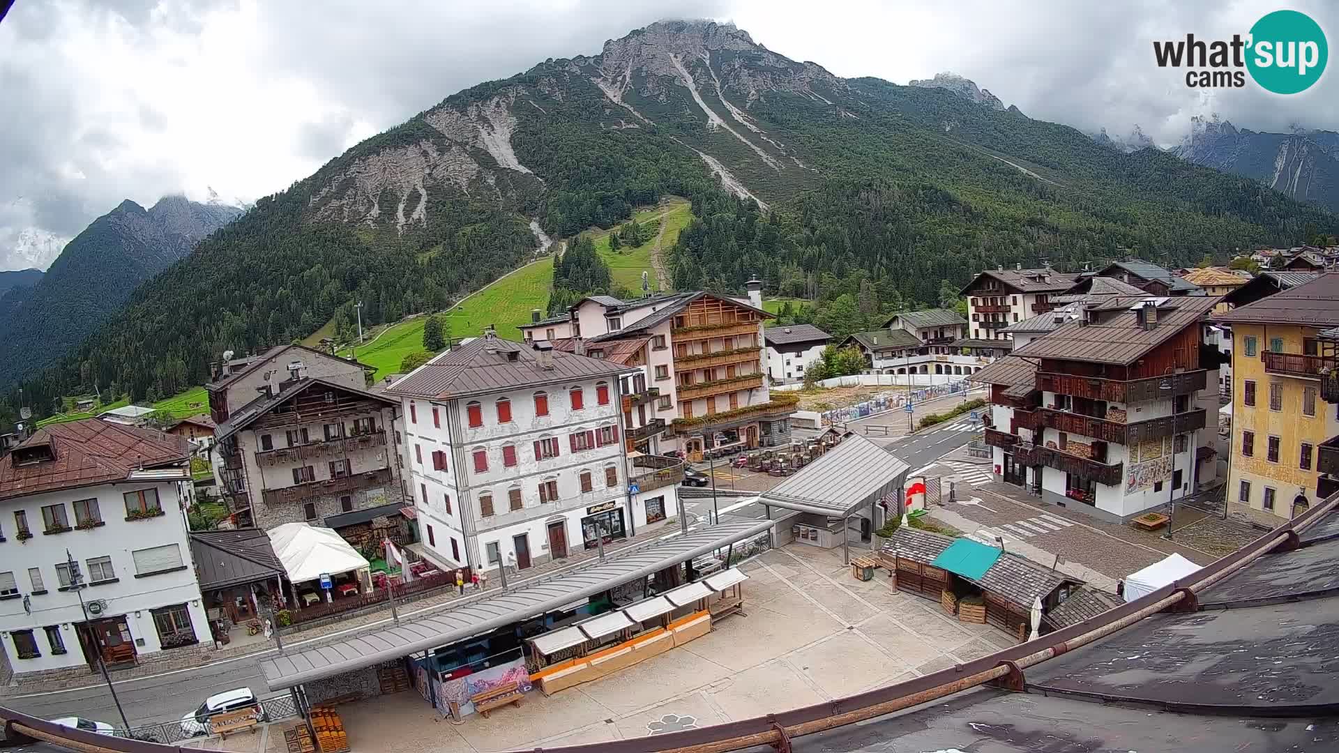 Plaza principal de Forni di Sopra
