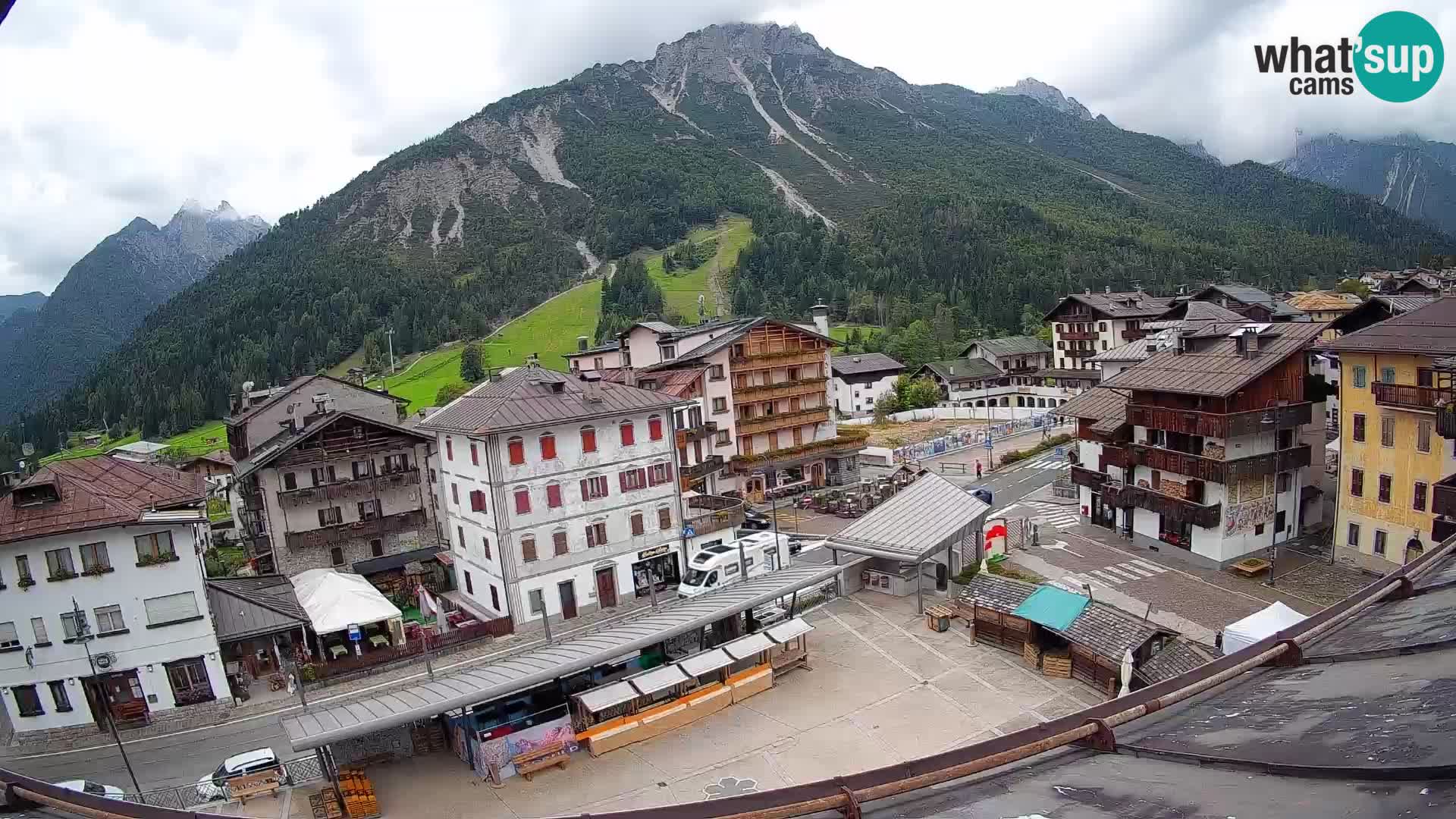 Plaza principal de Forni di Sopra