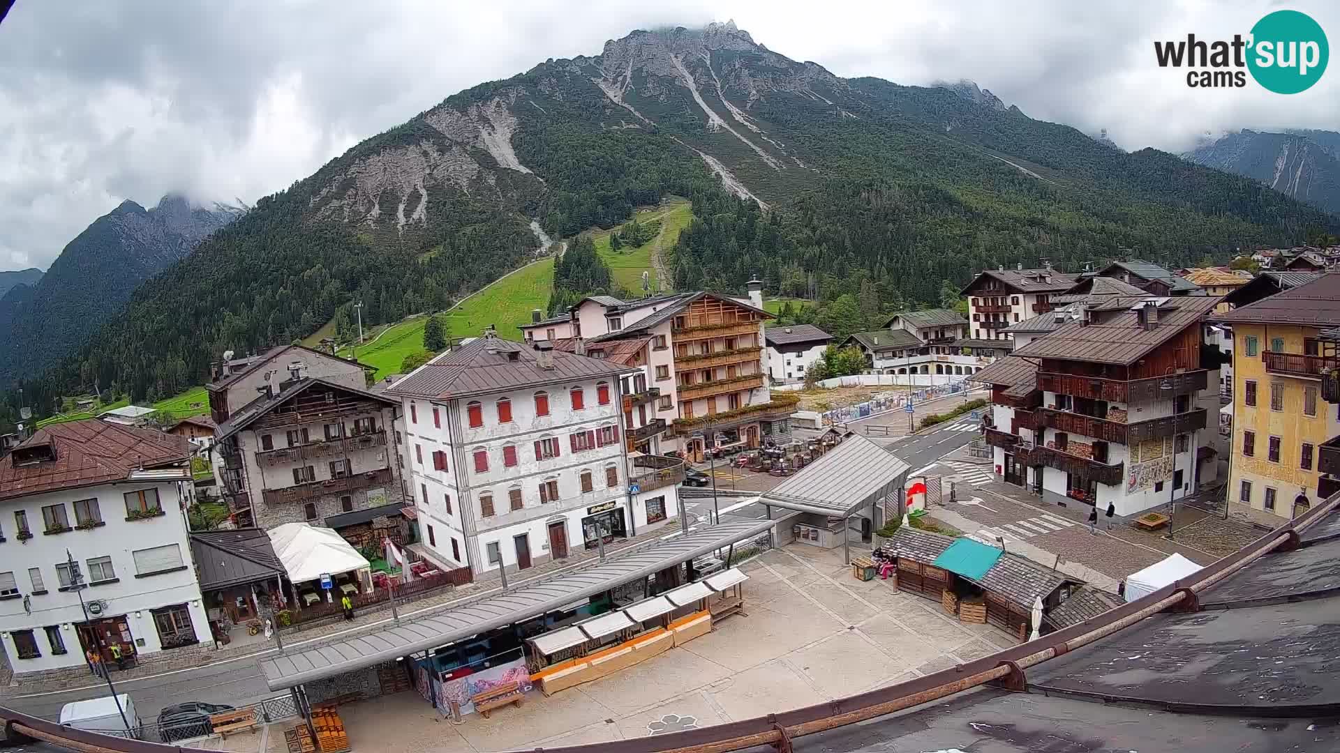 Plaza principal de Forni di Sopra