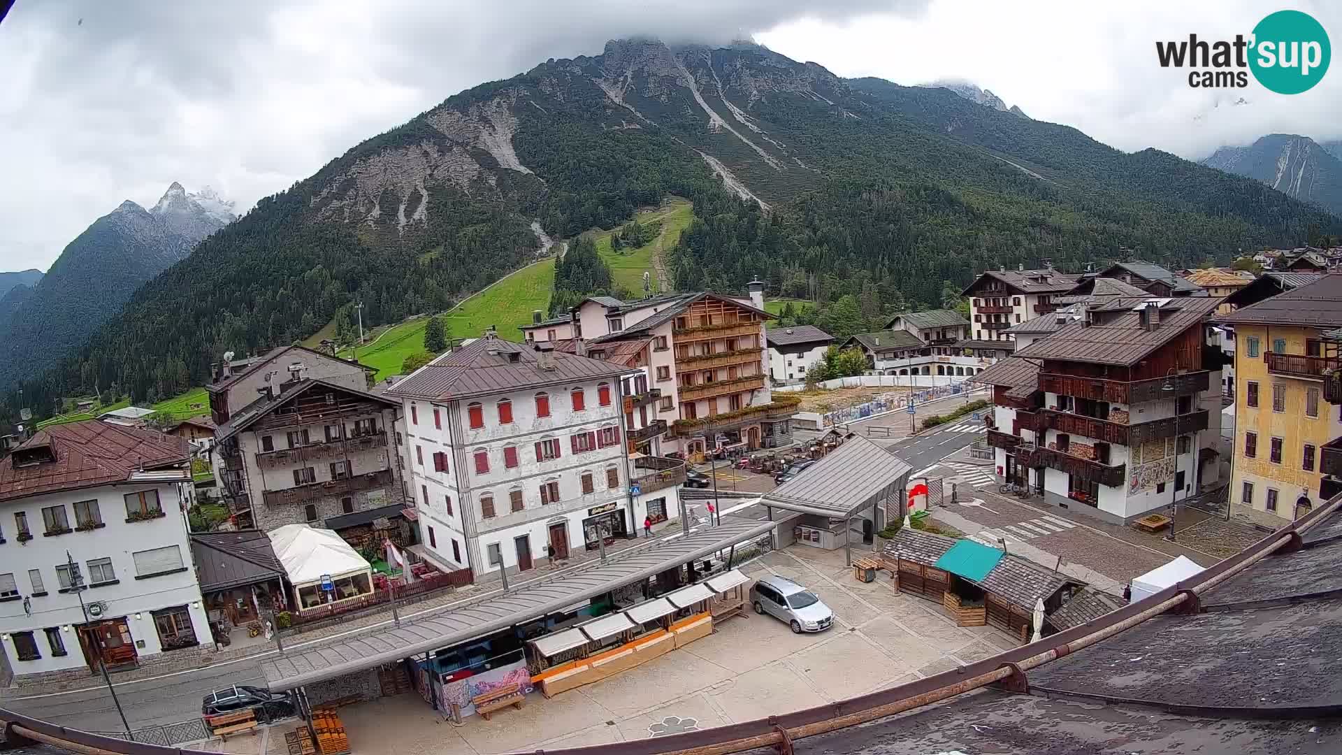 Piazza centrale di Forni di Sopra