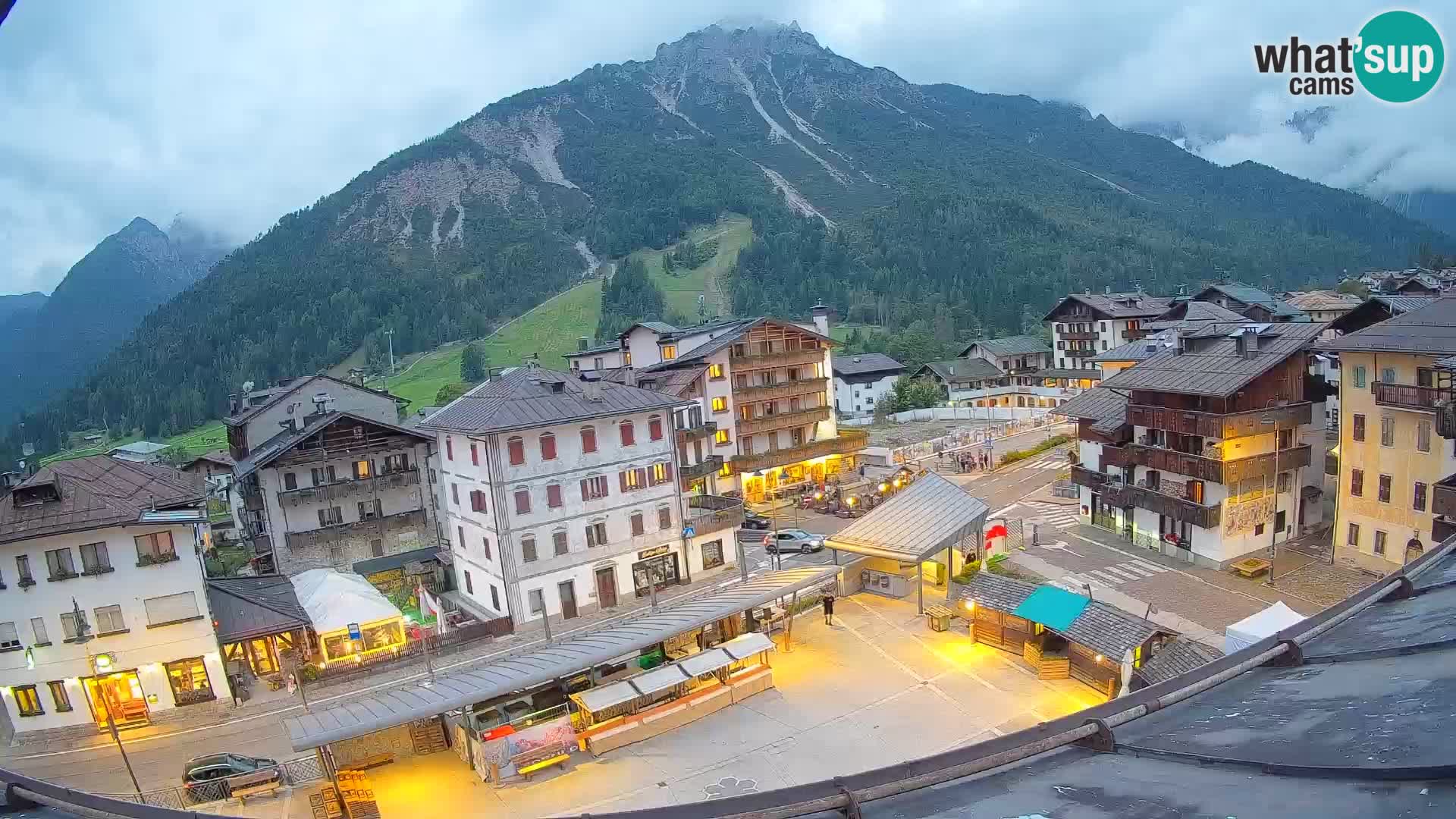 Plaza principal de Forni di Sopra