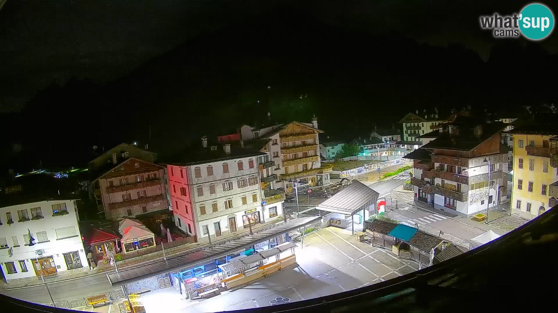 Piazza centrale di Forni di Sopra