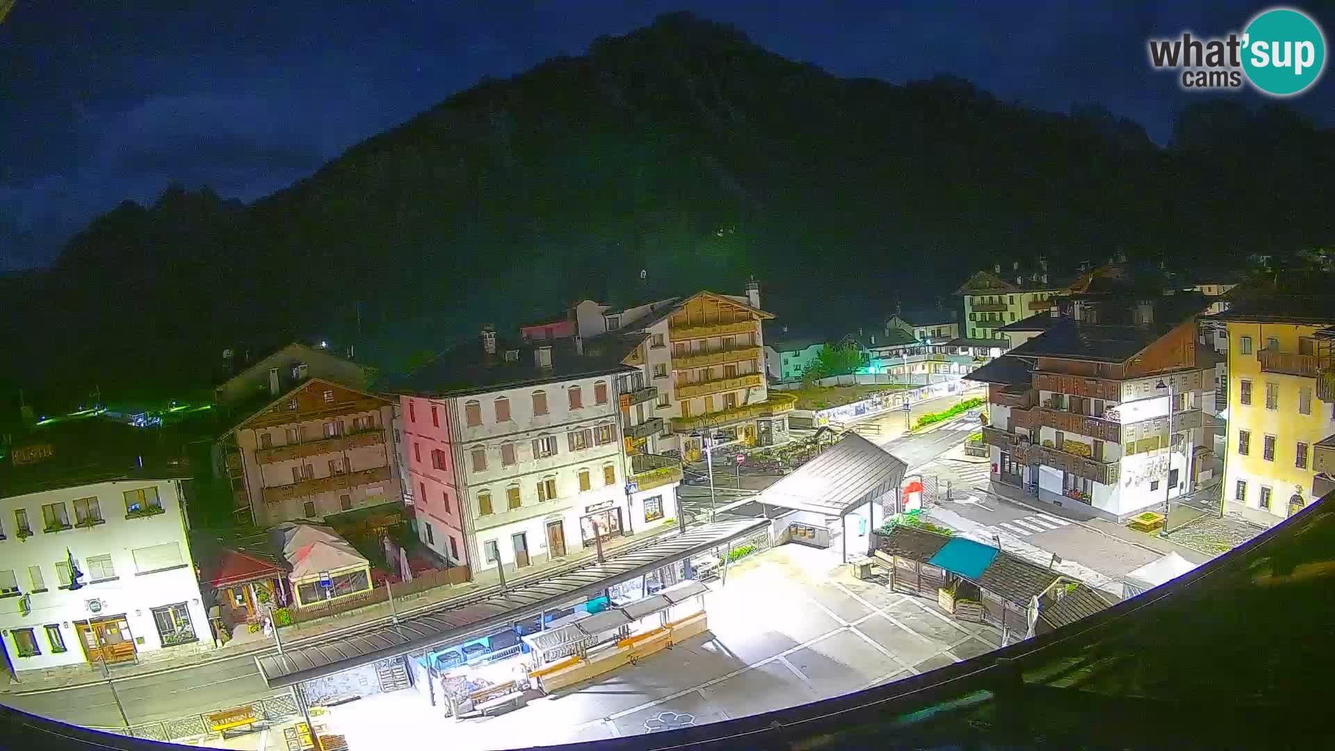 Plaza principal de Forni di Sopra