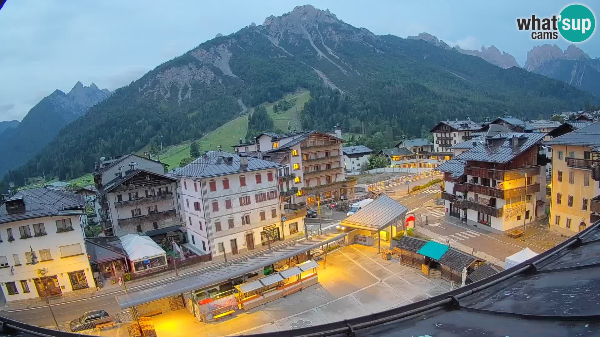Piazza centrale di Forni di Sopra
