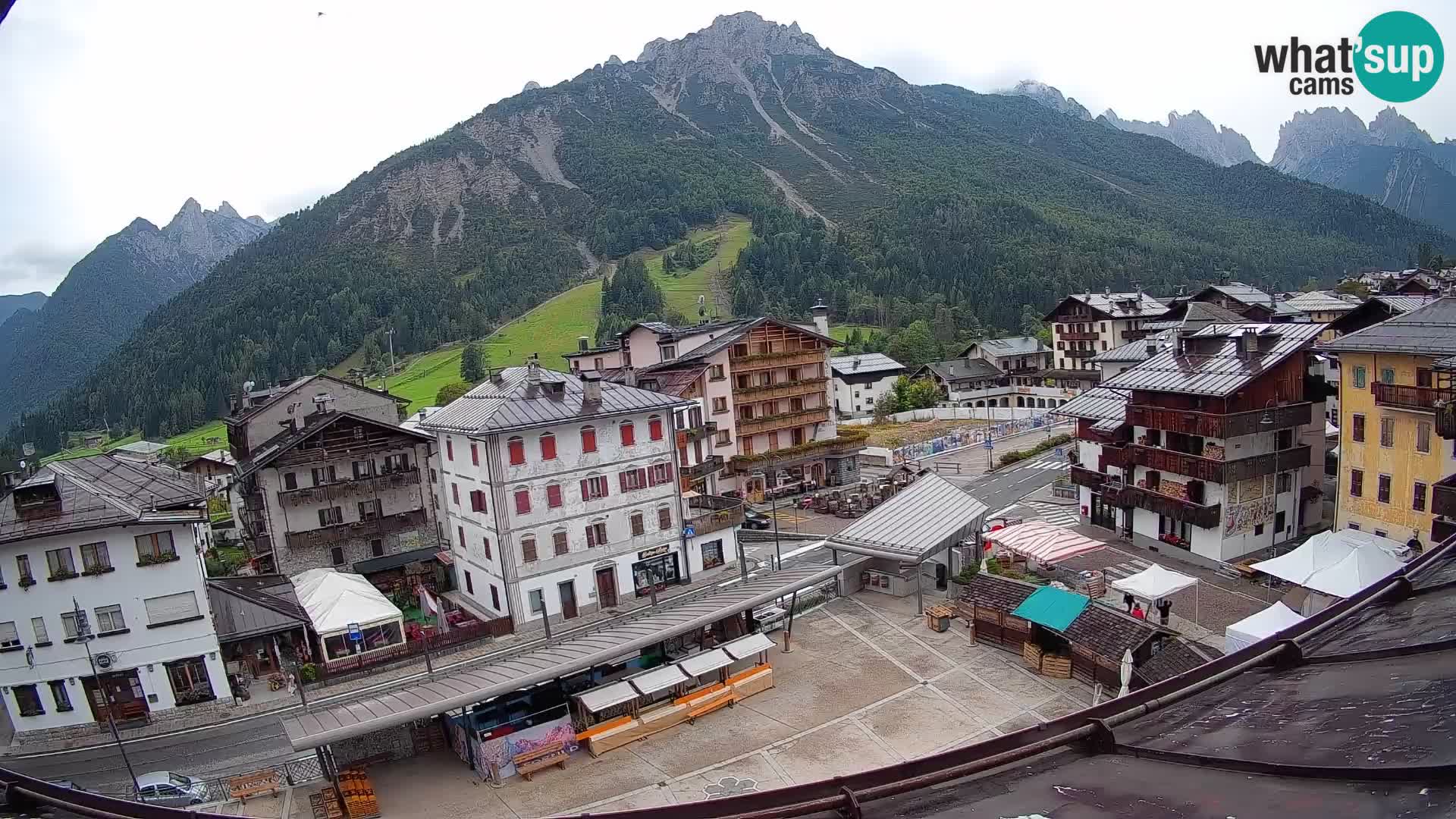 Plaza principal de Forni di Sopra