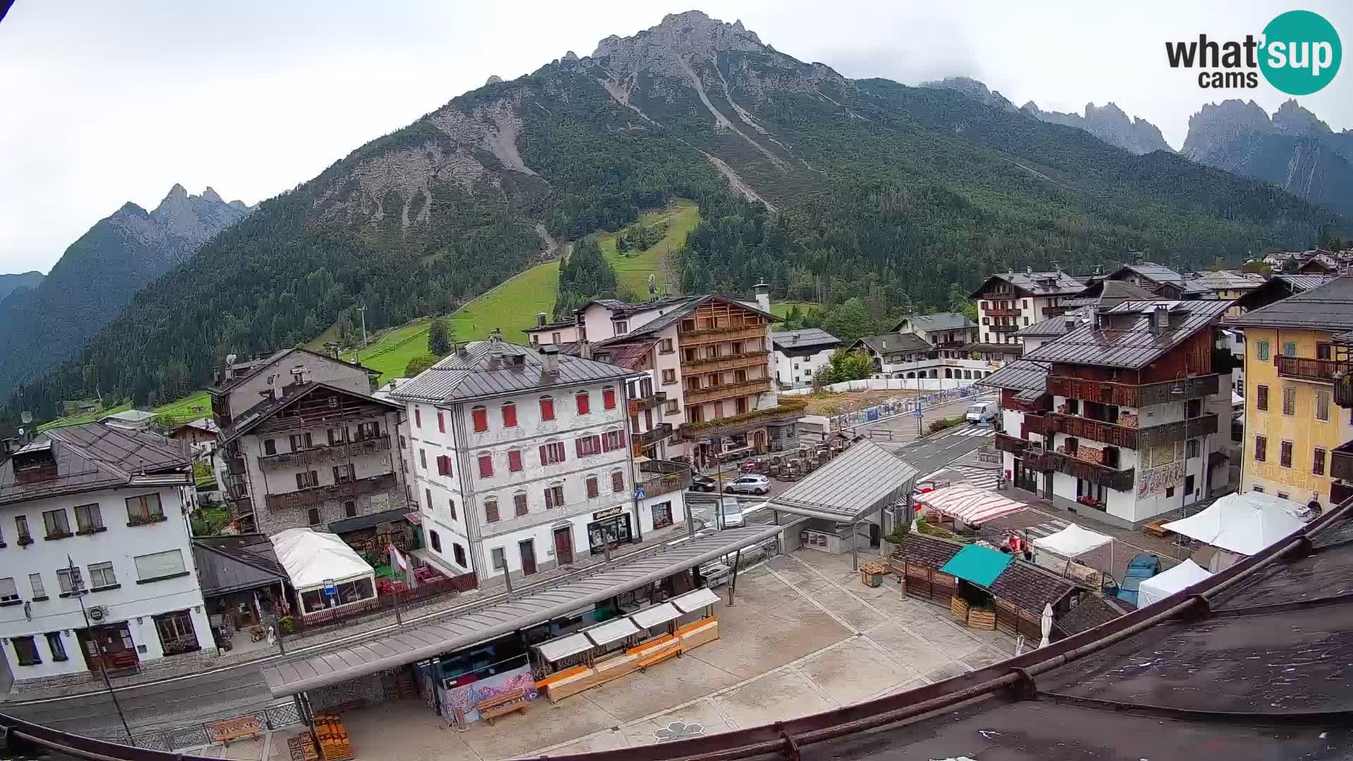 Piazza centrale di Forni di Sopra