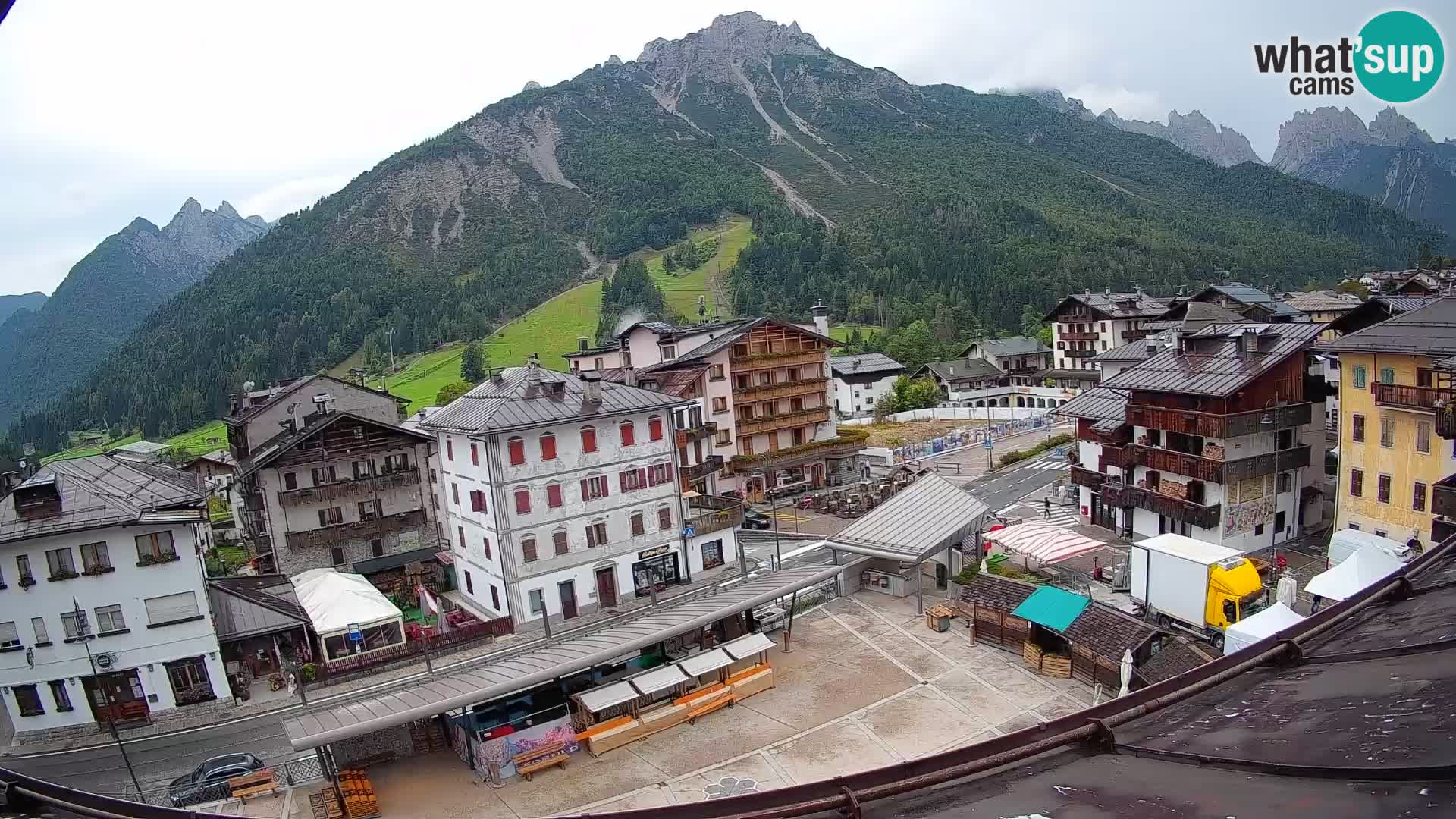 Plaza principal de Forni di Sopra