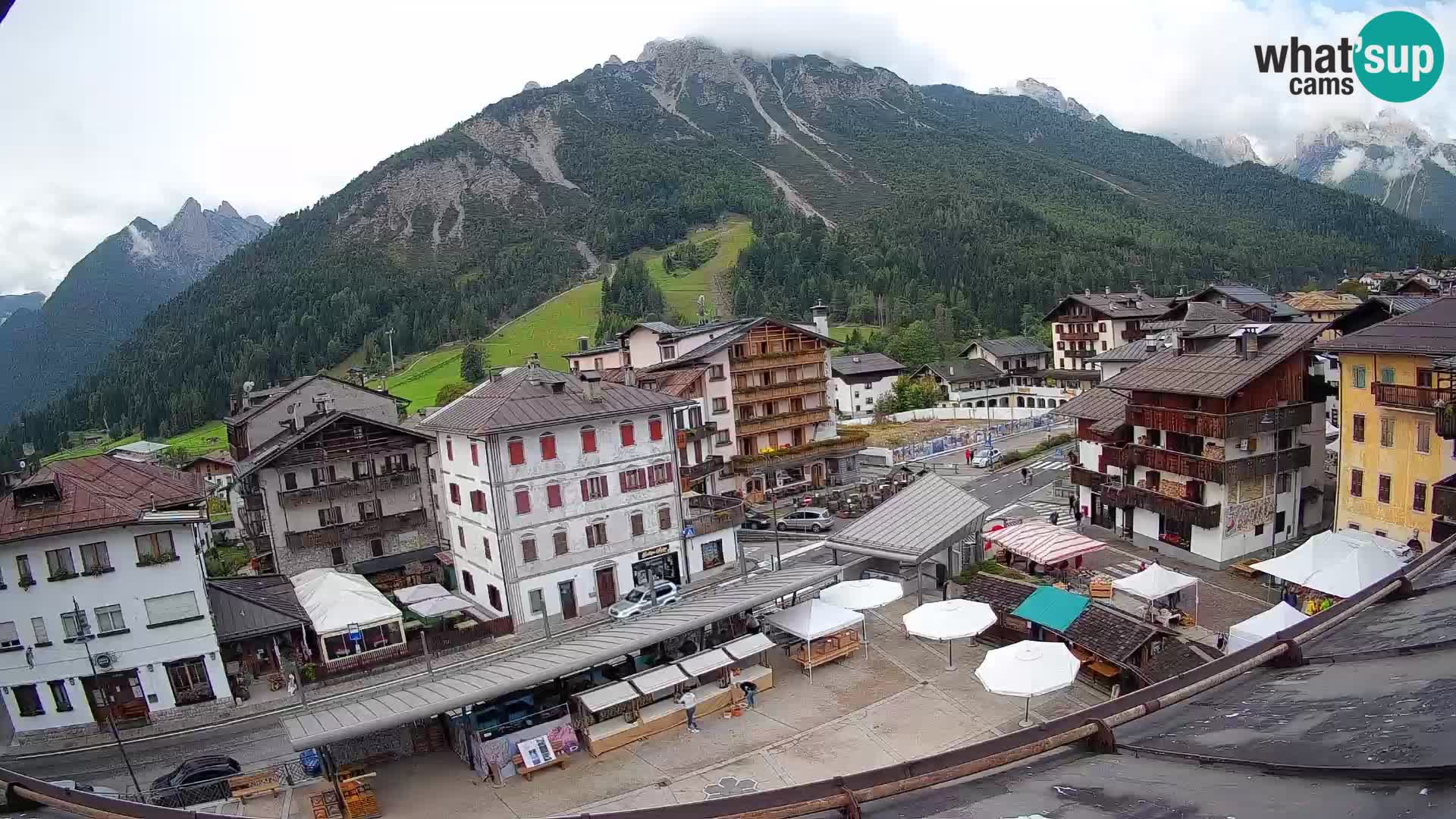 Plaza principal de Forni di Sopra