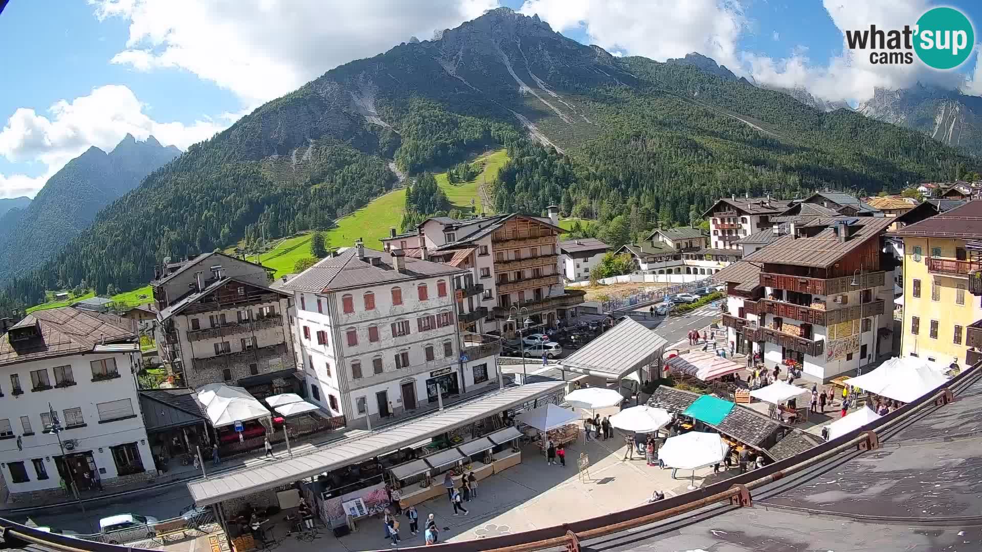 Hauptplatz von Forni di Sopra