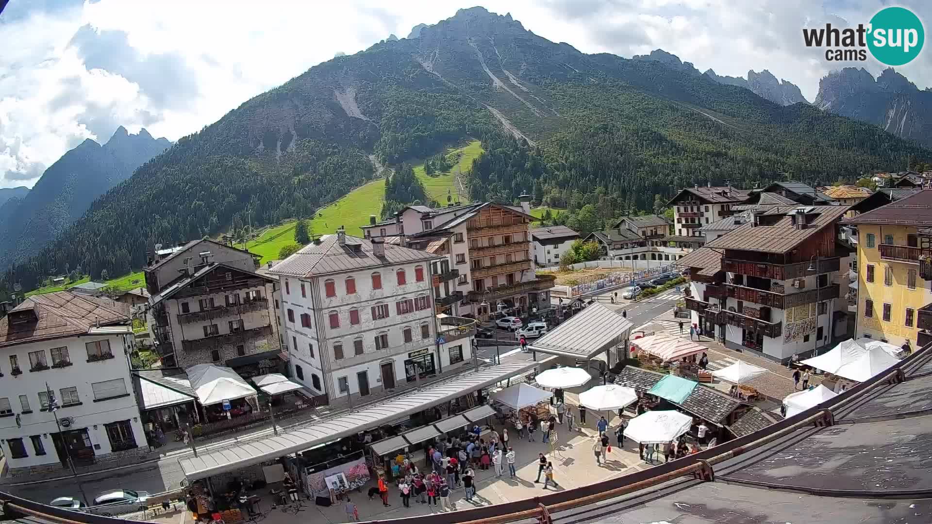 Plaza principal de Forni di Sopra