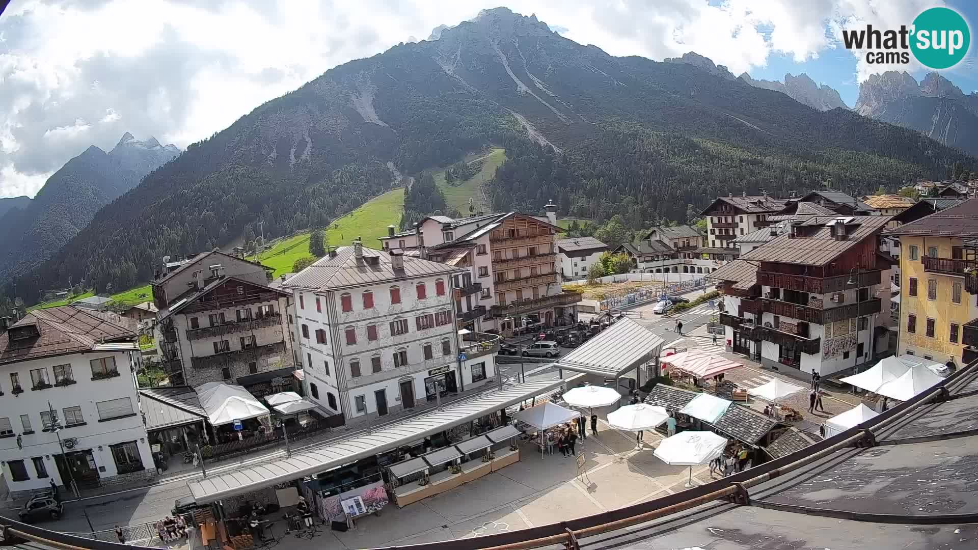 Plaza principal de Forni di Sopra