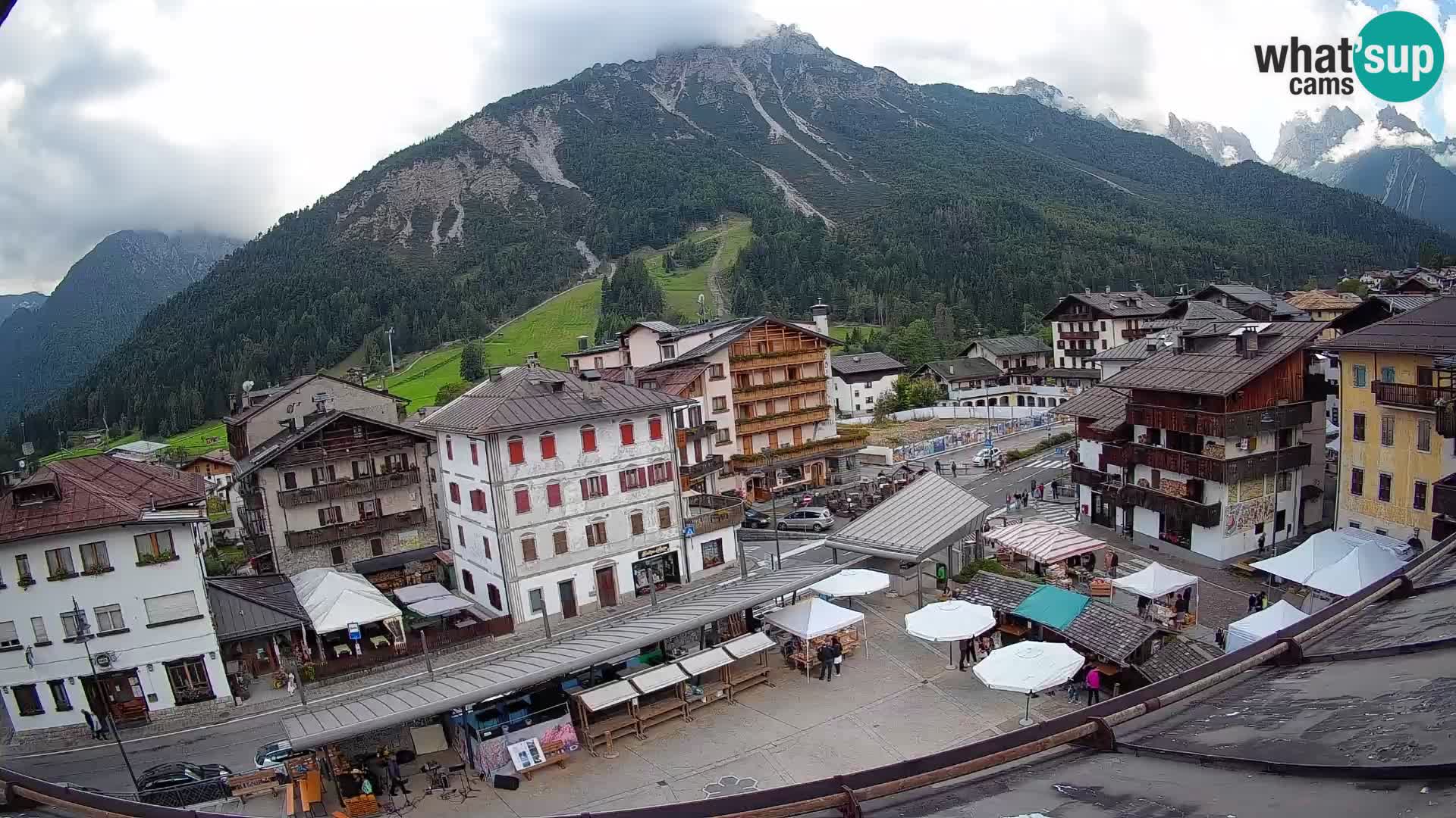 Plaza principal de Forni di Sopra