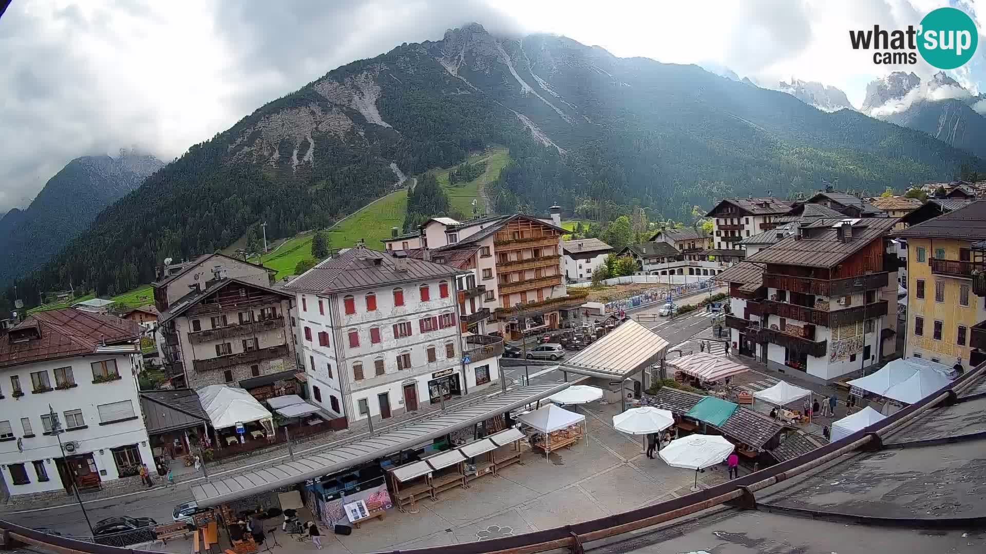 Plaza principal de Forni di Sopra