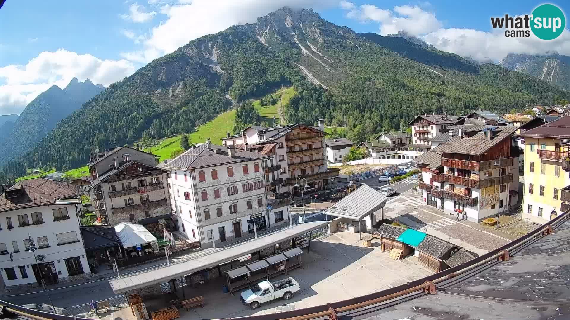 Piazza centrale di Forni di Sopra