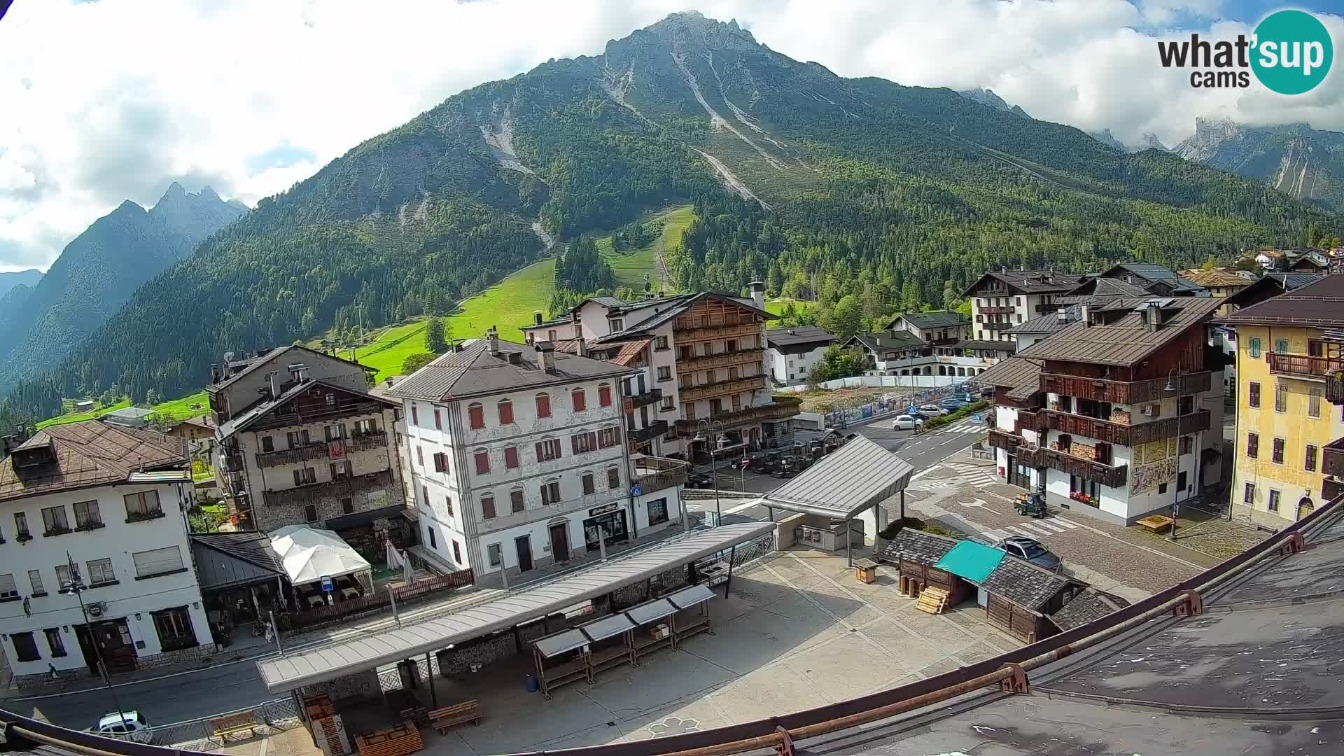 Plaza principal de Forni di Sopra