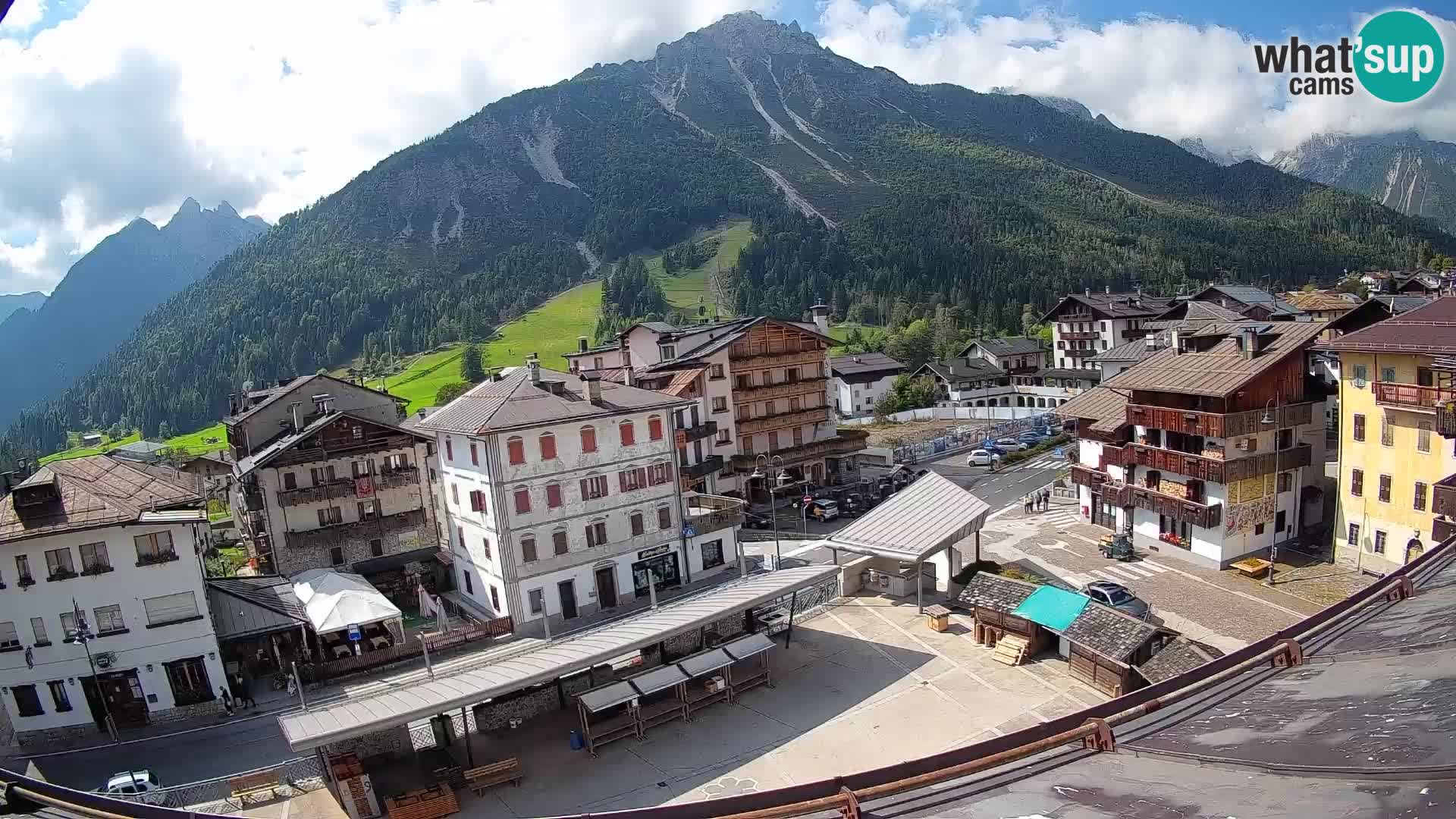 Piazza centrale di Forni di Sopra