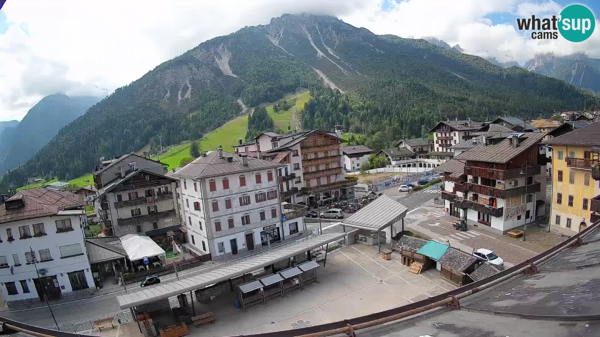 Piazza centrale di Forni di Sopra